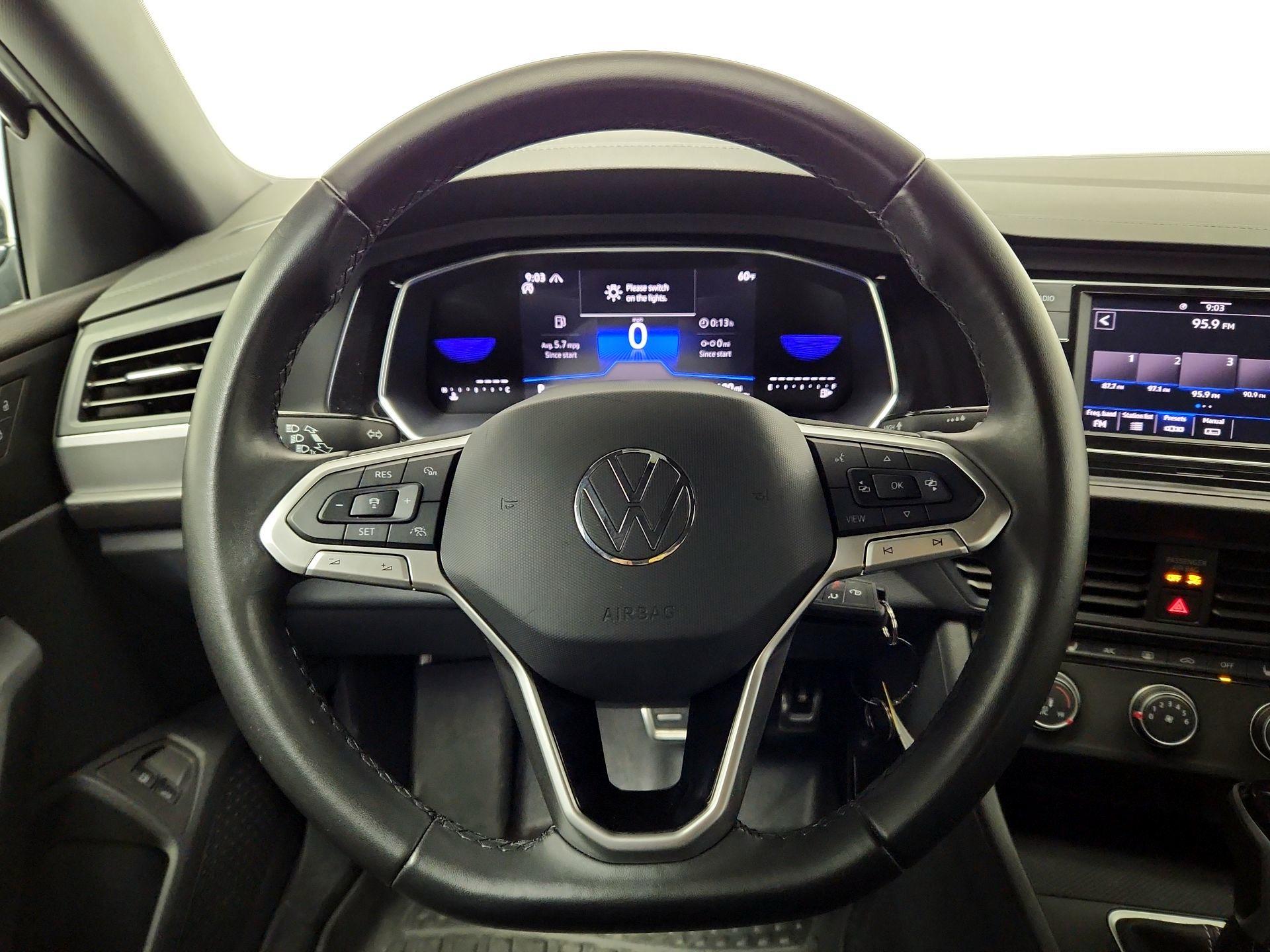 Thumbnail: 2024 Volkswagen Jetta - 10