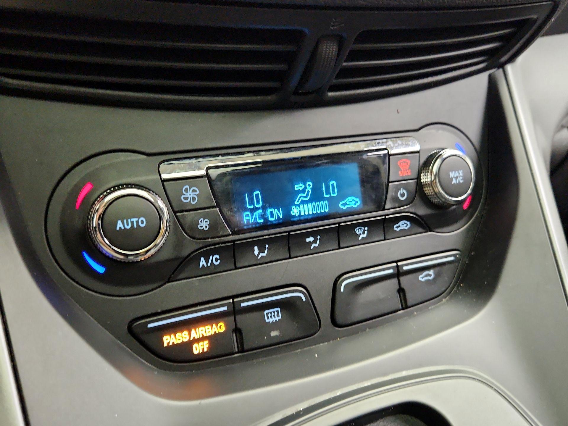 Thumbnail: 2015 Ford Escape - 16