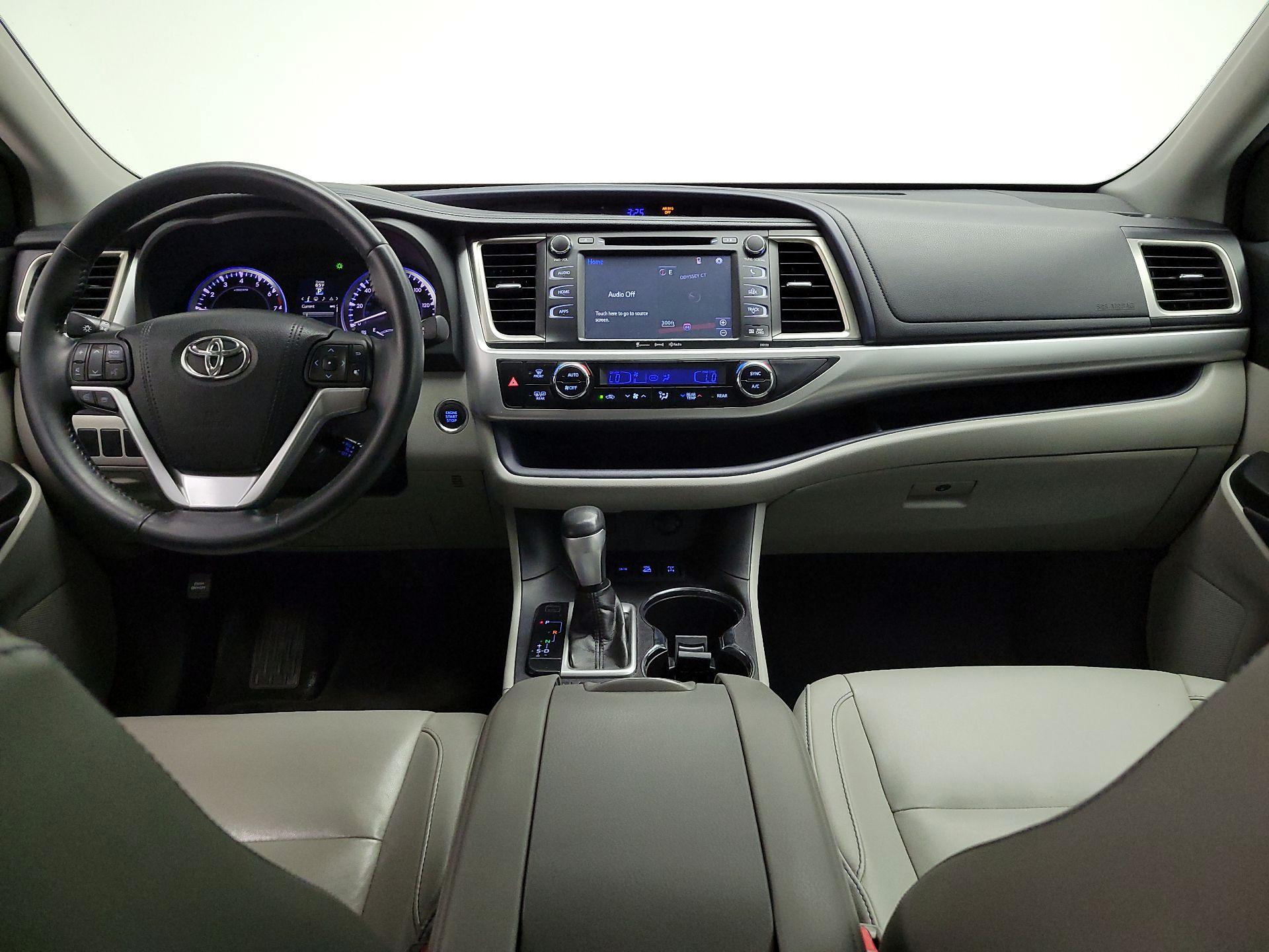 Thumbnail: 2016 Toyota Highlander - 9