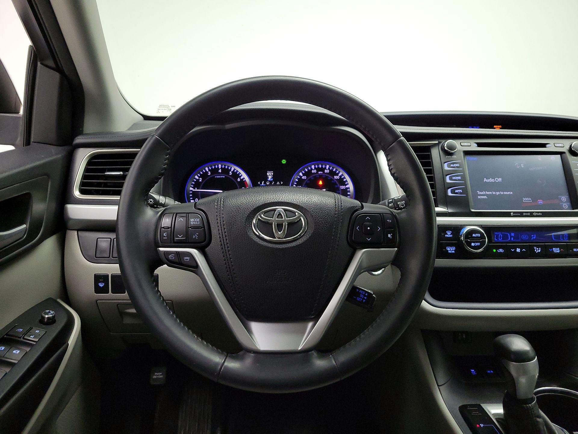 Thumbnail: 2016 Toyota Highlander - 10