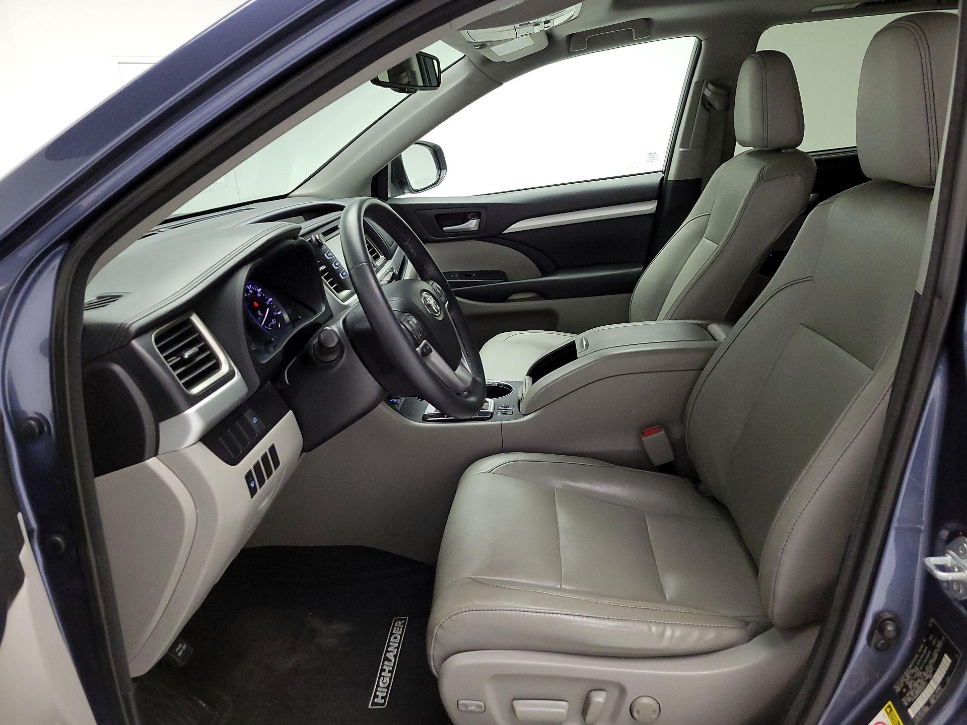 Thumbnail: 2016 Toyota Highlander - 11