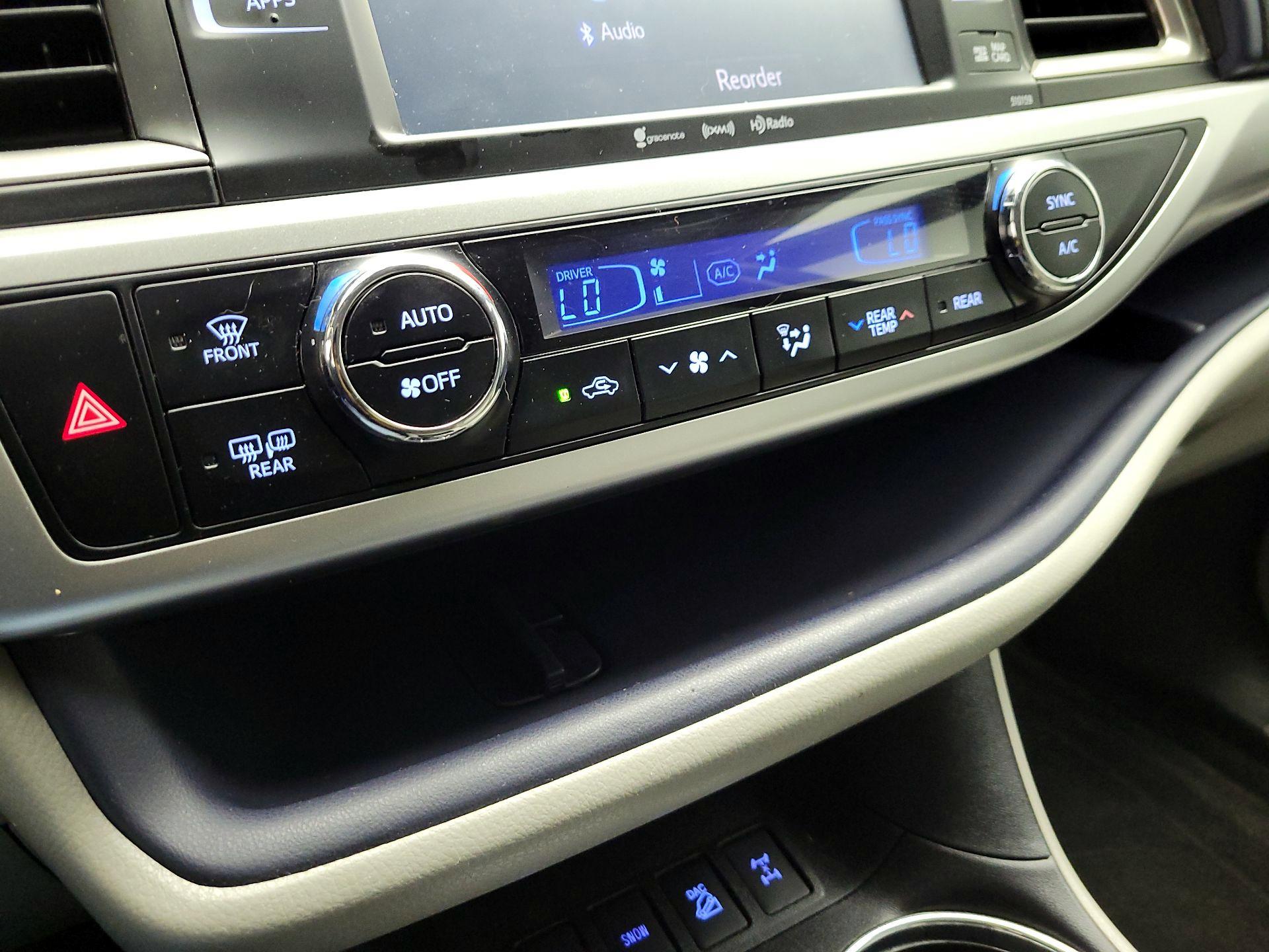 Thumbnail: 2016 Toyota Highlander - 16