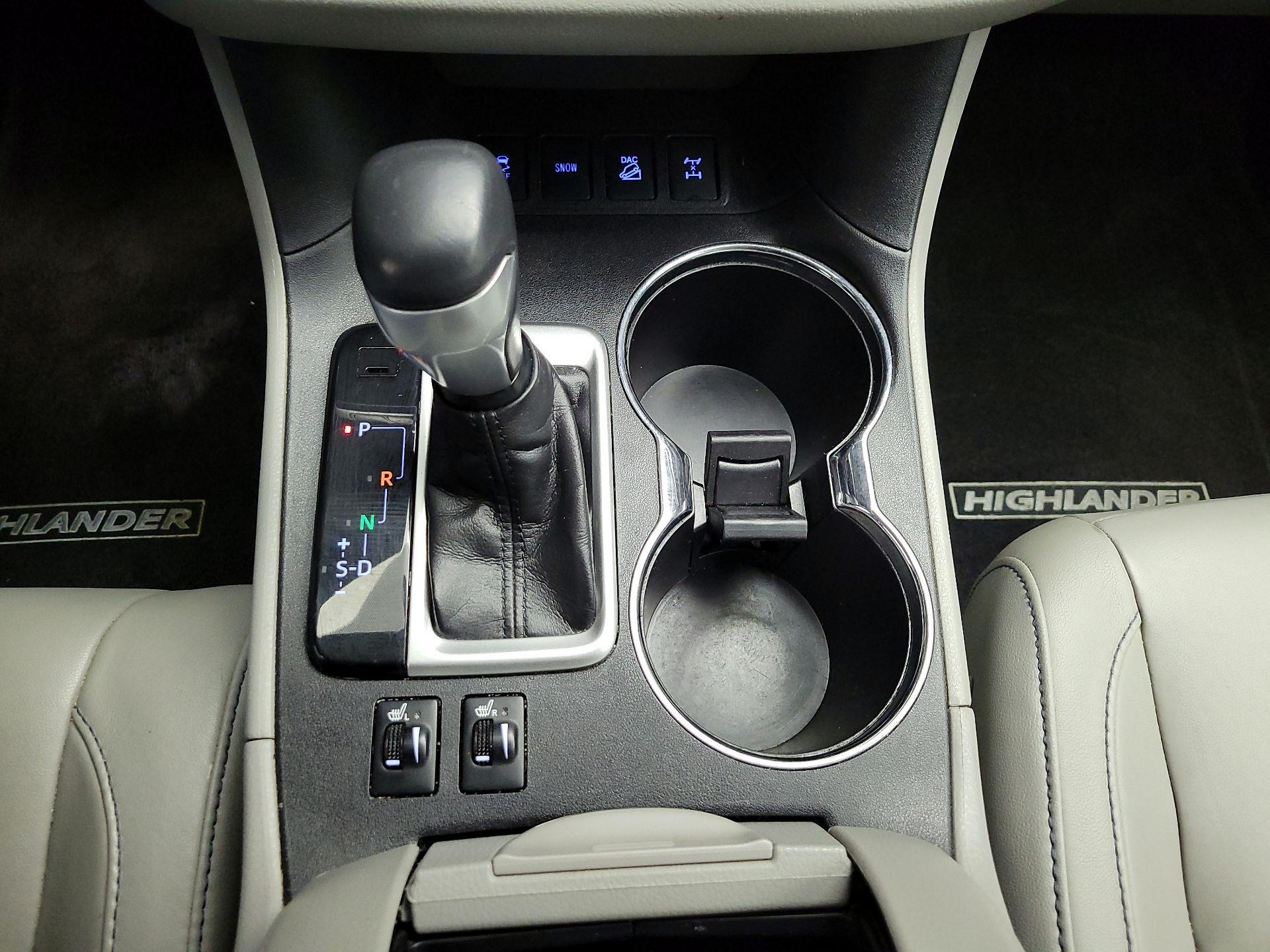Thumbnail: 2016 Toyota Highlander - 17
