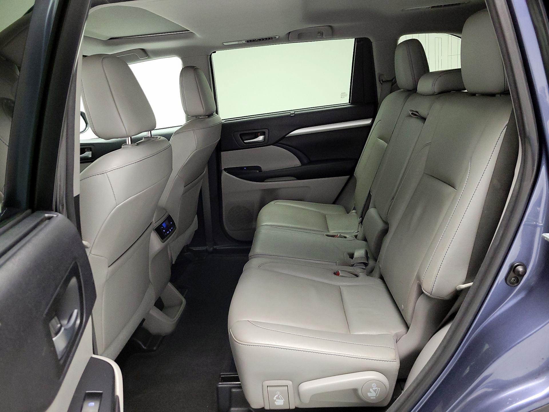 Thumbnail: 2016 Toyota Highlander - 19
