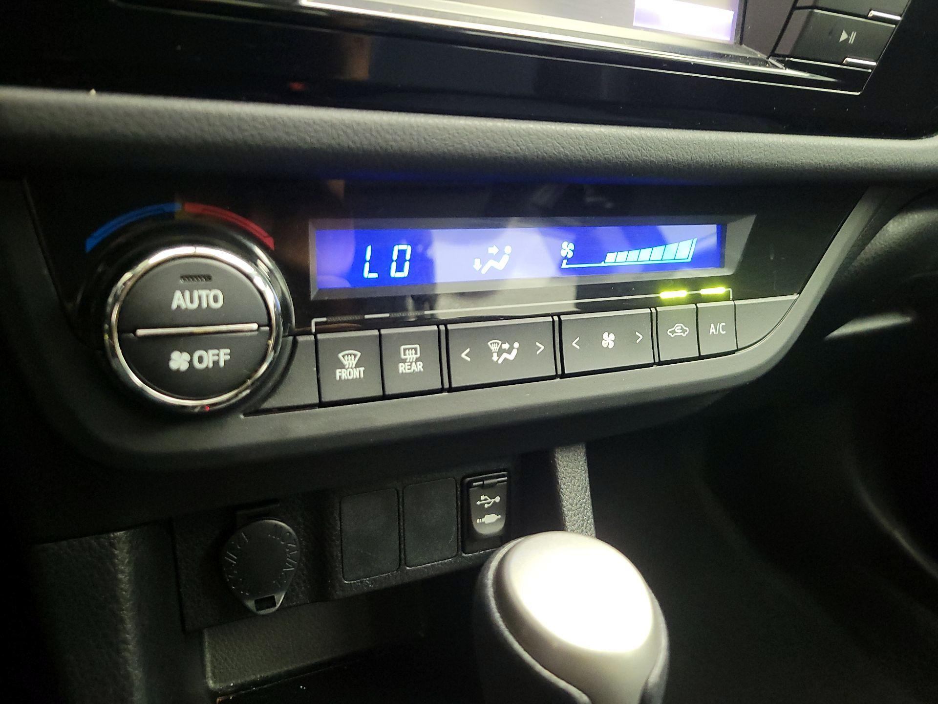 Thumbnail: 2015 Toyota Corolla - 14