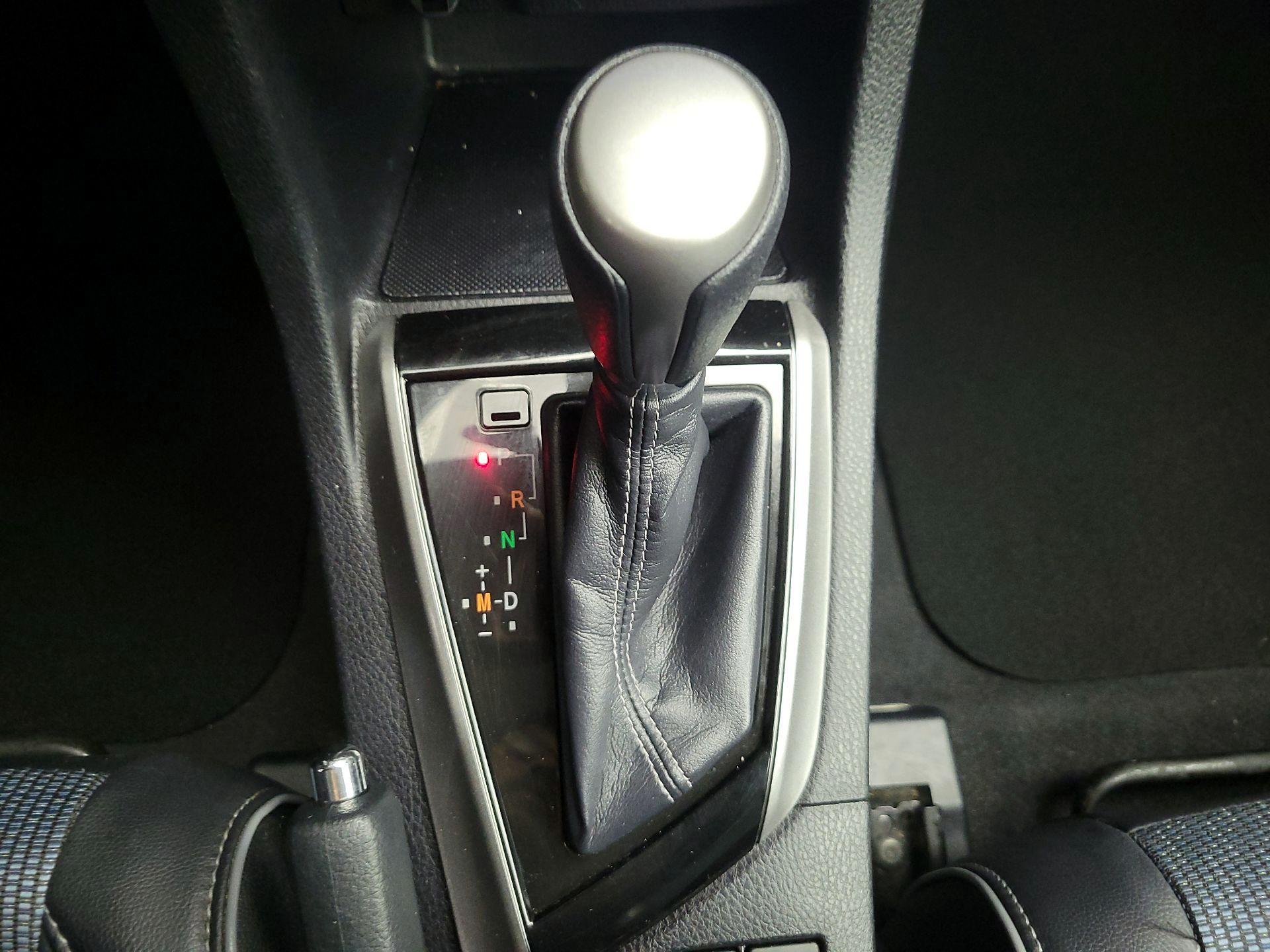 Thumbnail: 2015 Toyota Corolla - 15