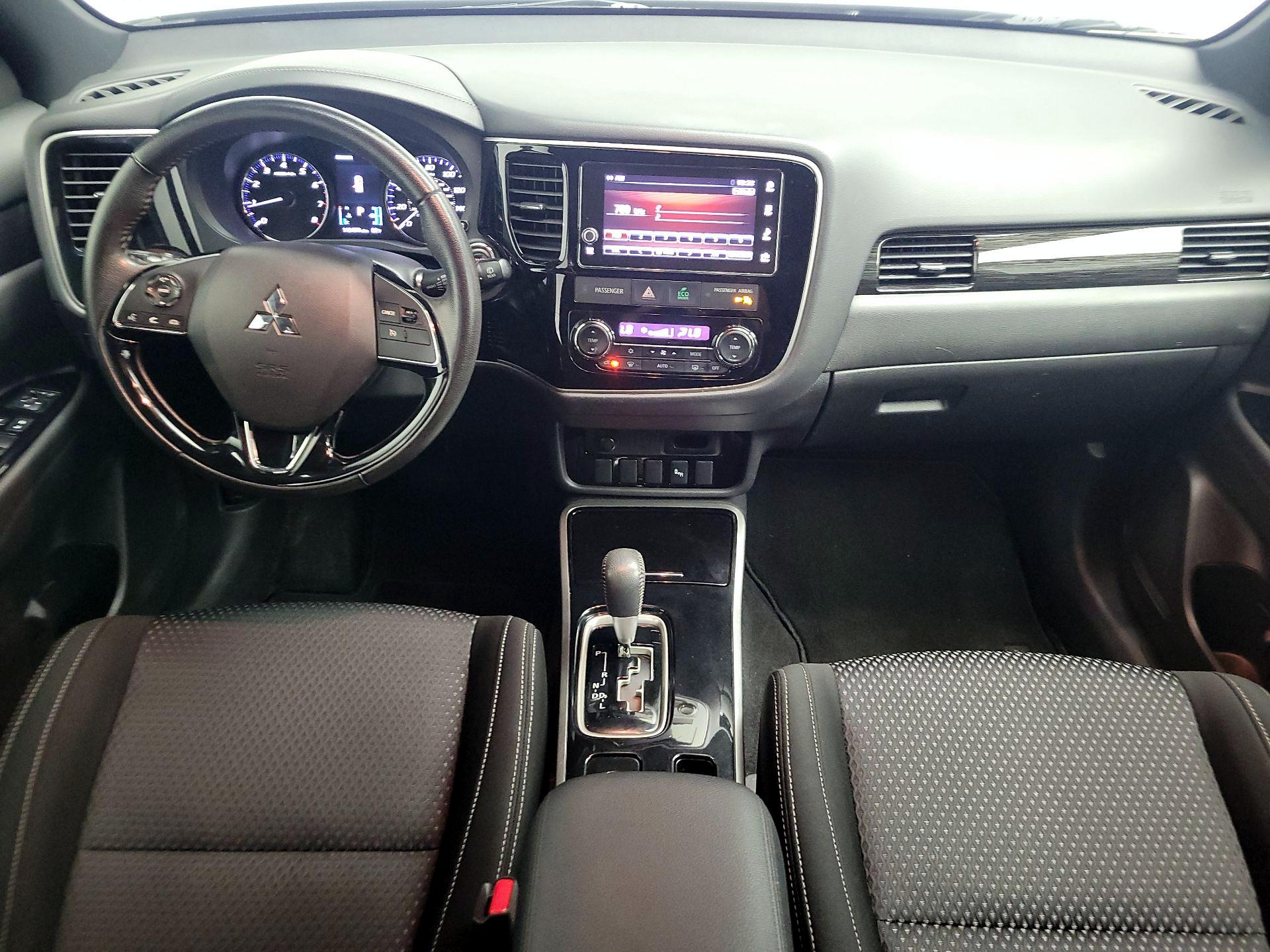 Thumbnail: 2018 Mitsubishi Outlander - 9