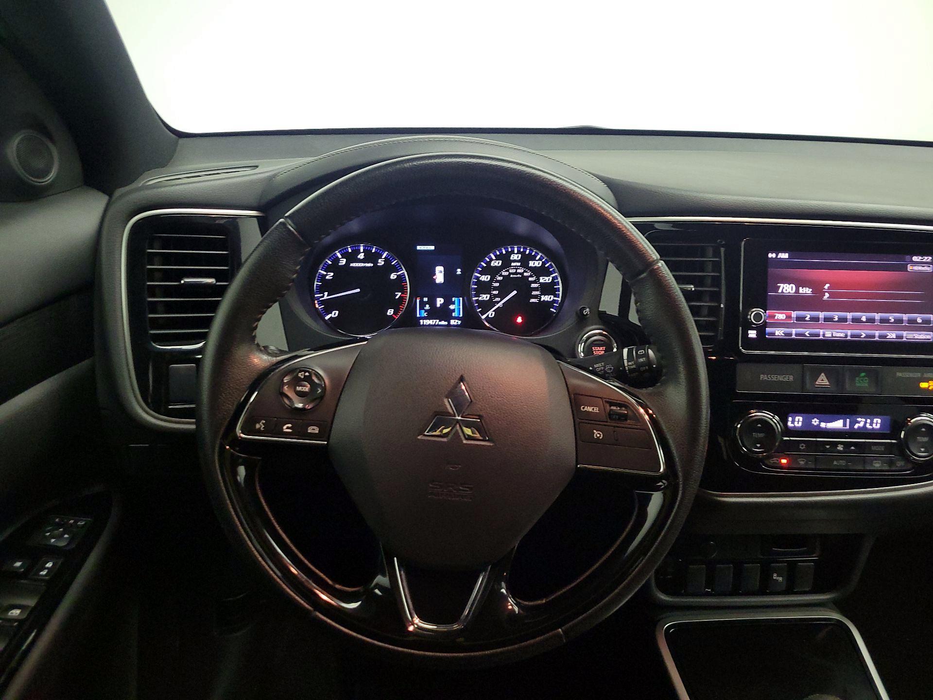 Thumbnail: 2018 Mitsubishi Outlander - 10