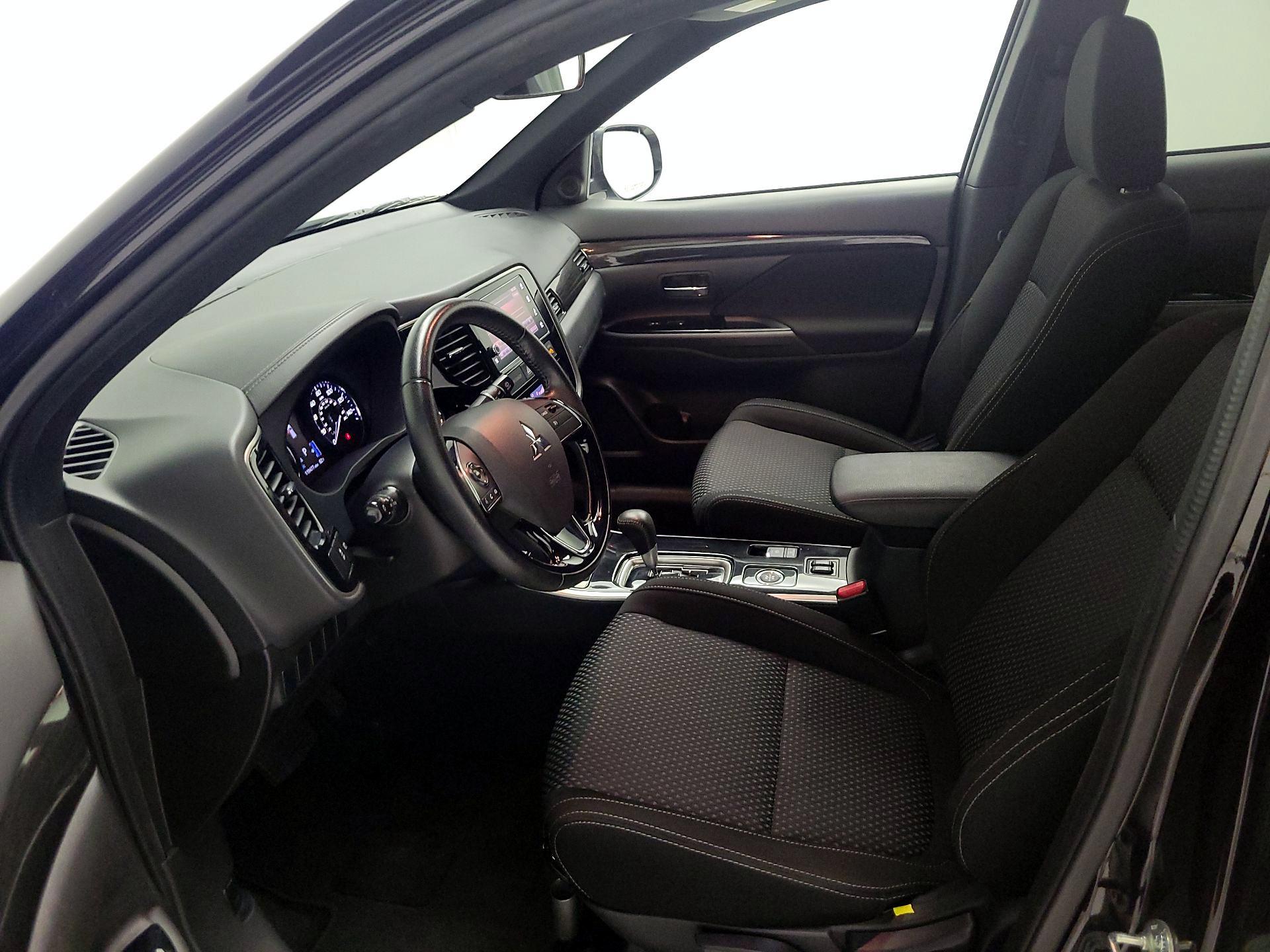 Thumbnail: 2018 Mitsubishi Outlander - 11