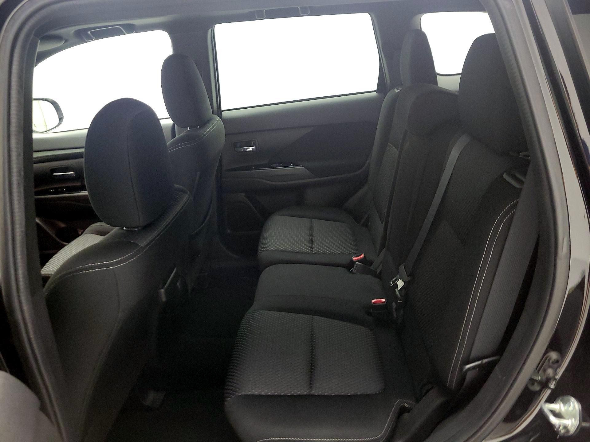 Thumbnail: 2018 Mitsubishi Outlander - 17