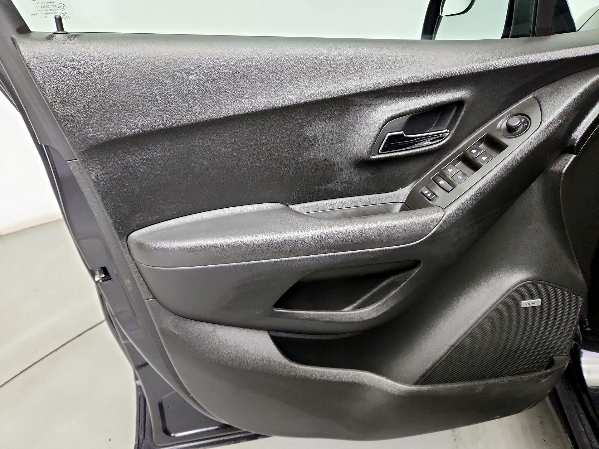 Thumbnail: 2016 Chevrolet Trax - 12