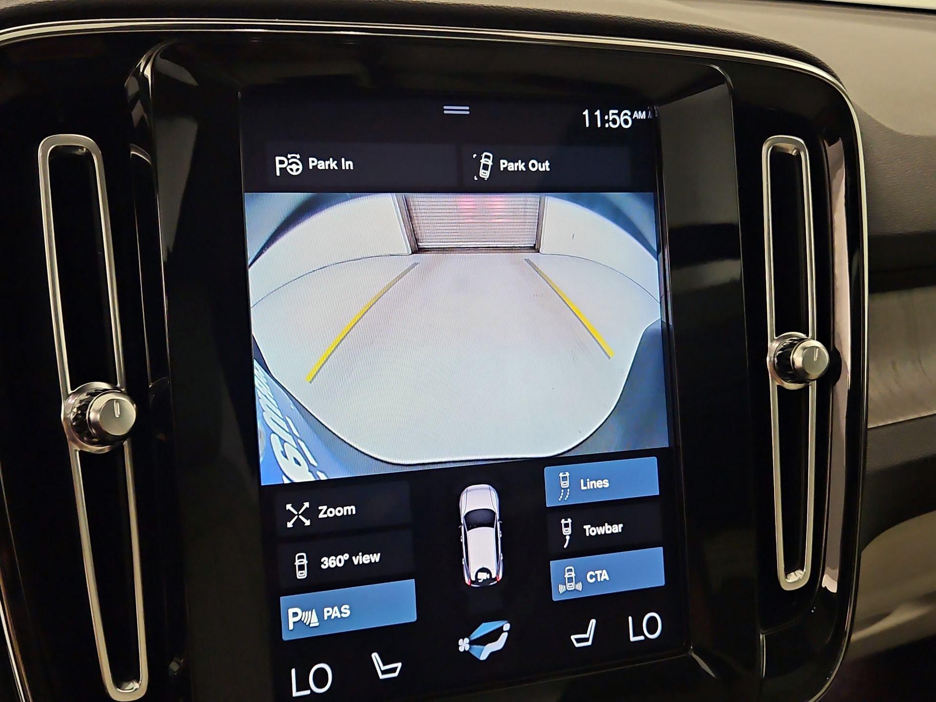 Thumbnail: 2022 Volvo XC40 - 12