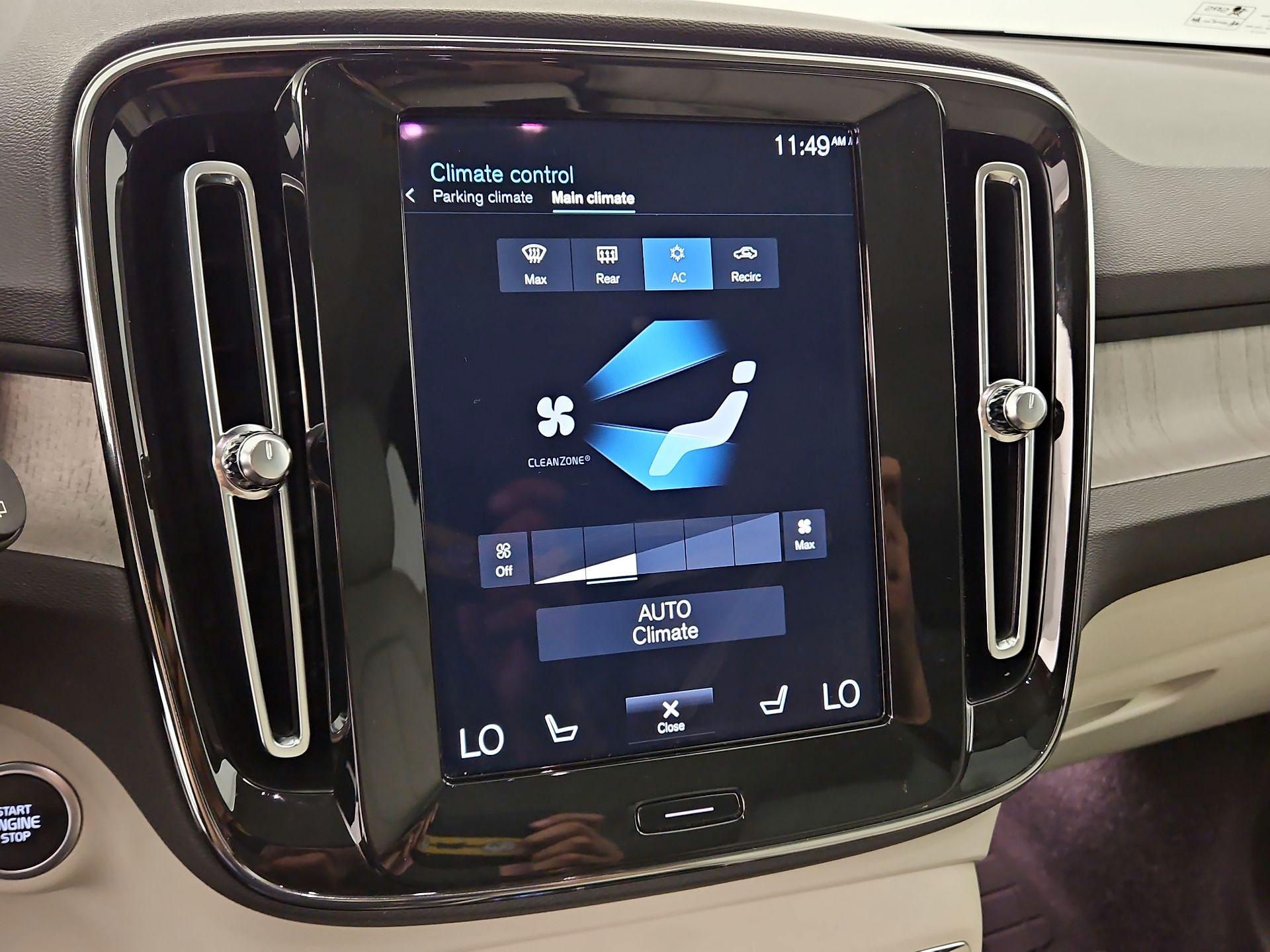 Thumbnail: 2022 Volvo XC40 - 14