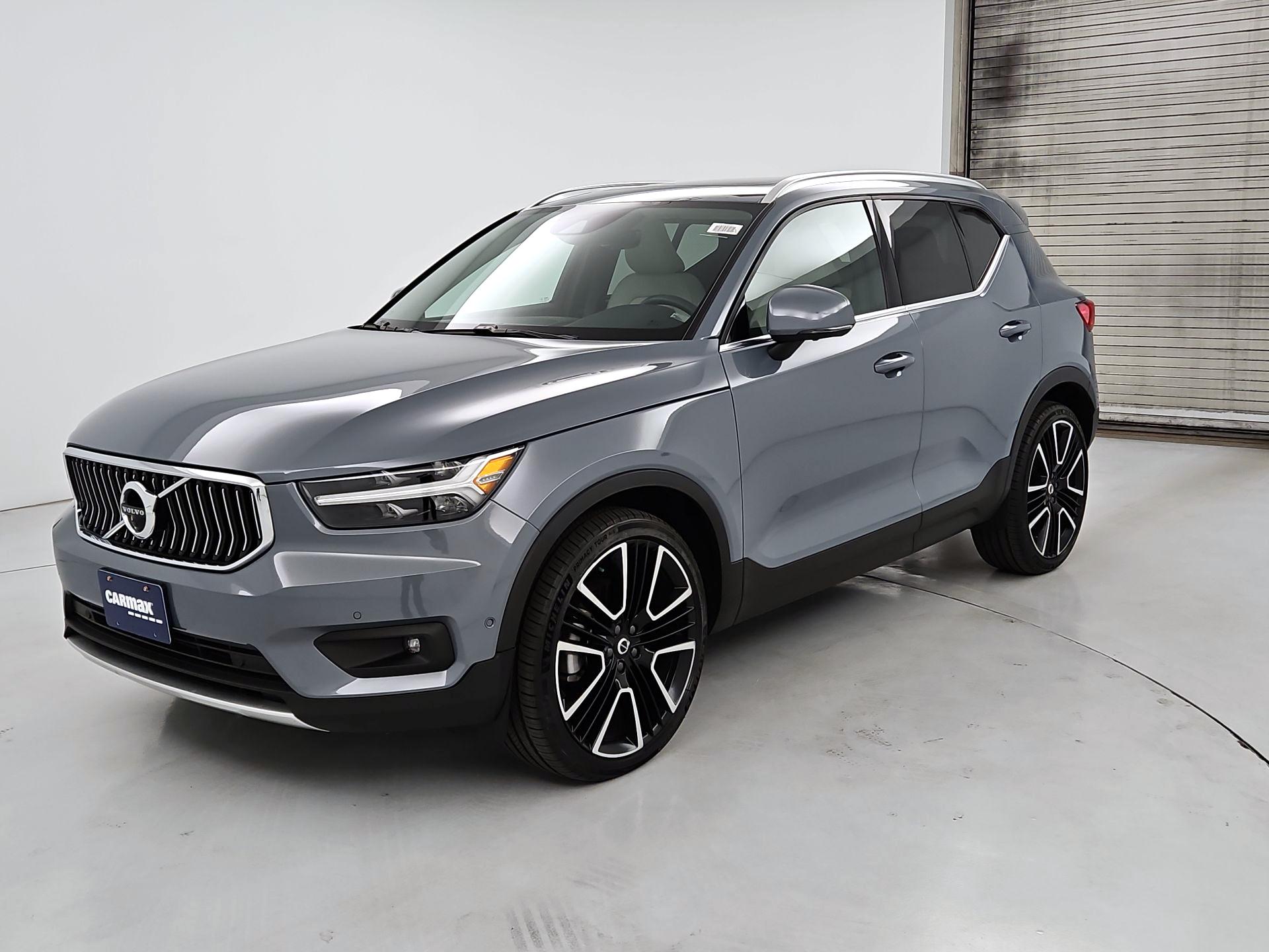 Thumbnail: 2022 Volvo XC40 - 3