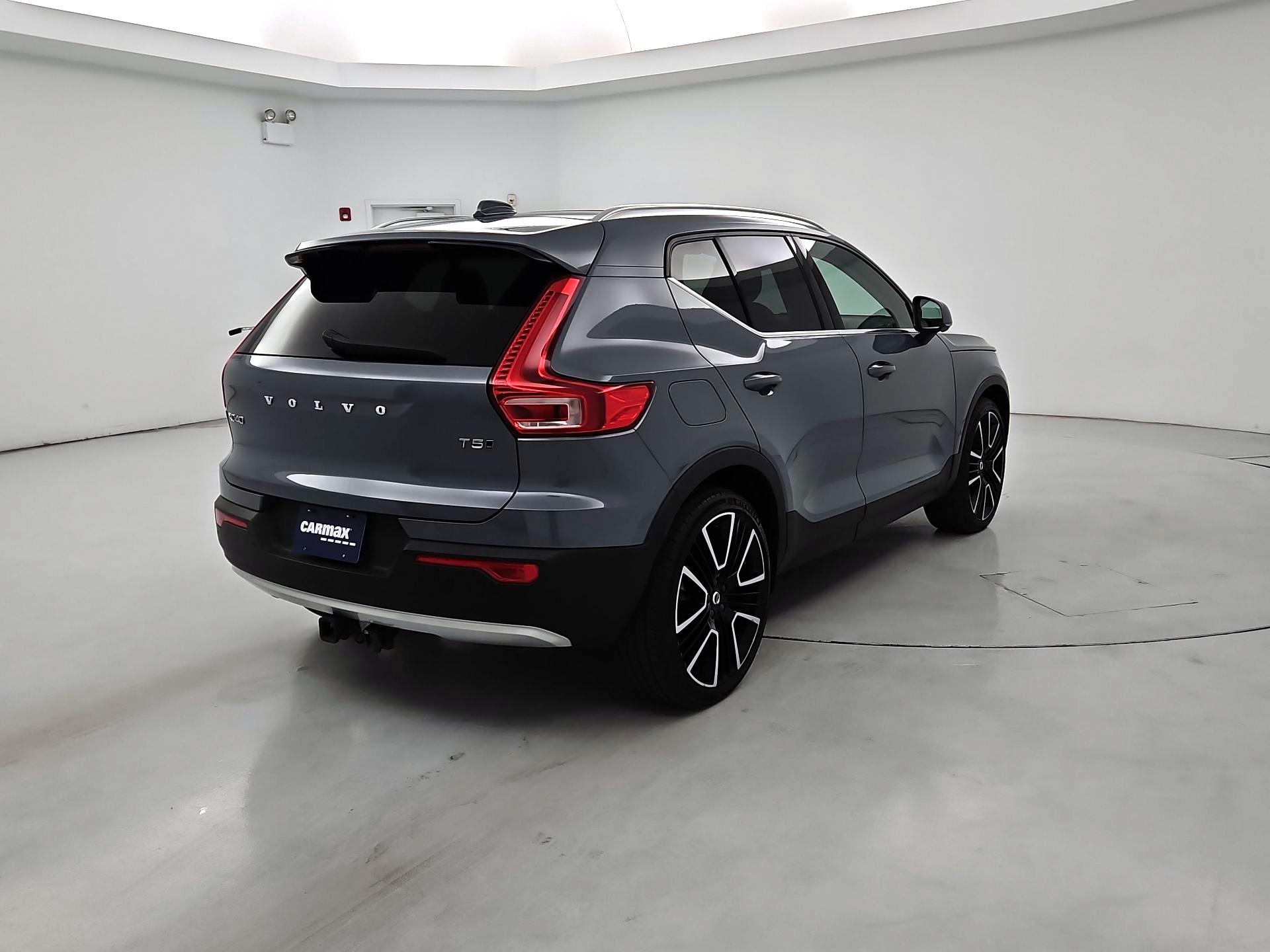 Thumbnail: 2022 Volvo XC40 - 5