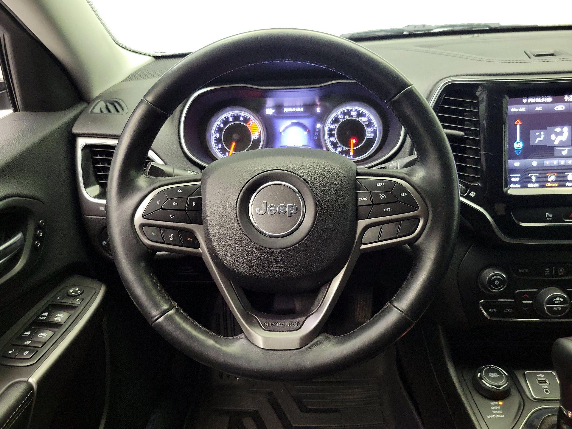 Thumbnail: 2019 Jeep Cherokee - 10