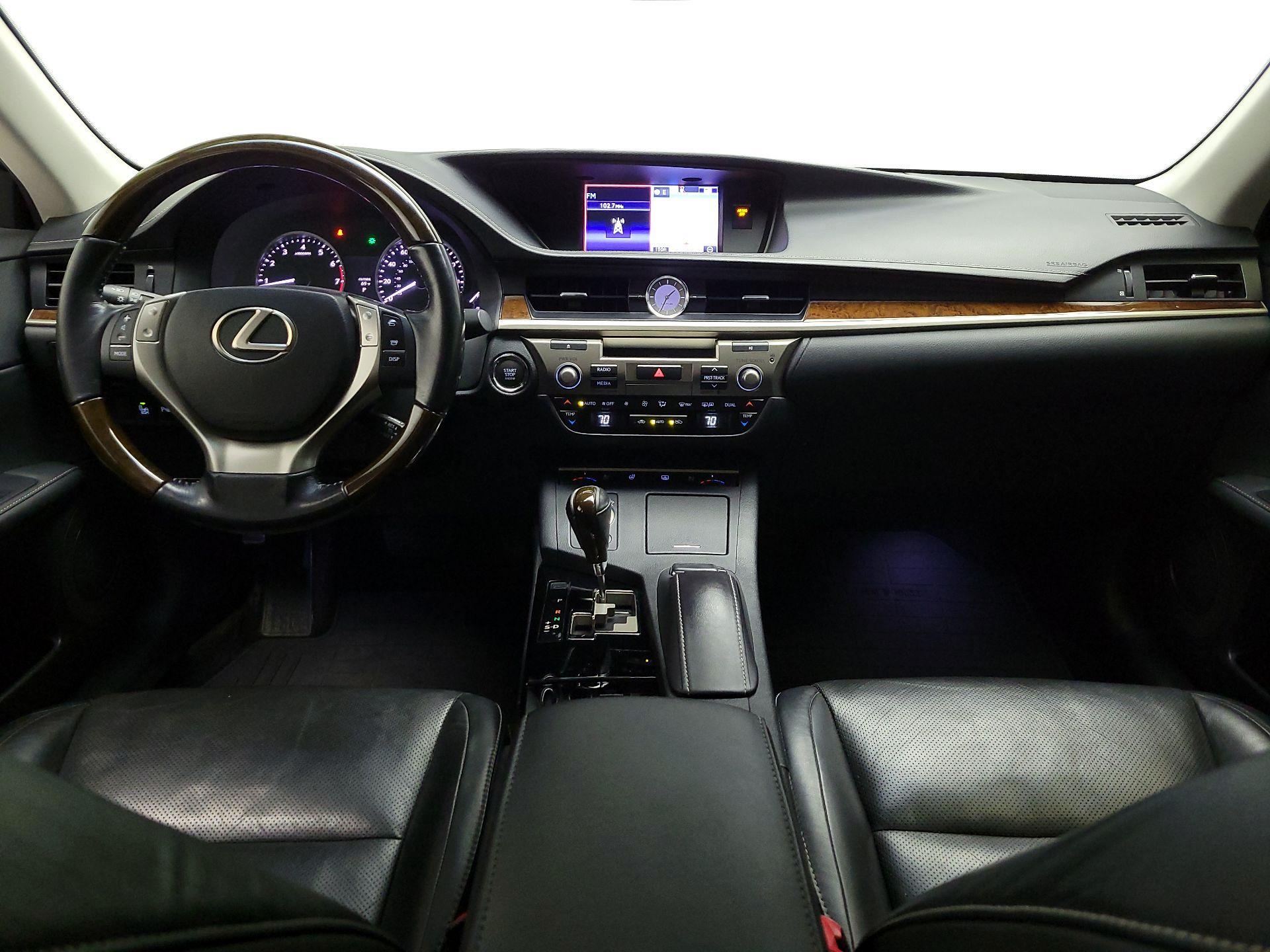 Thumbnail: 2015 Lexus ES - 9
