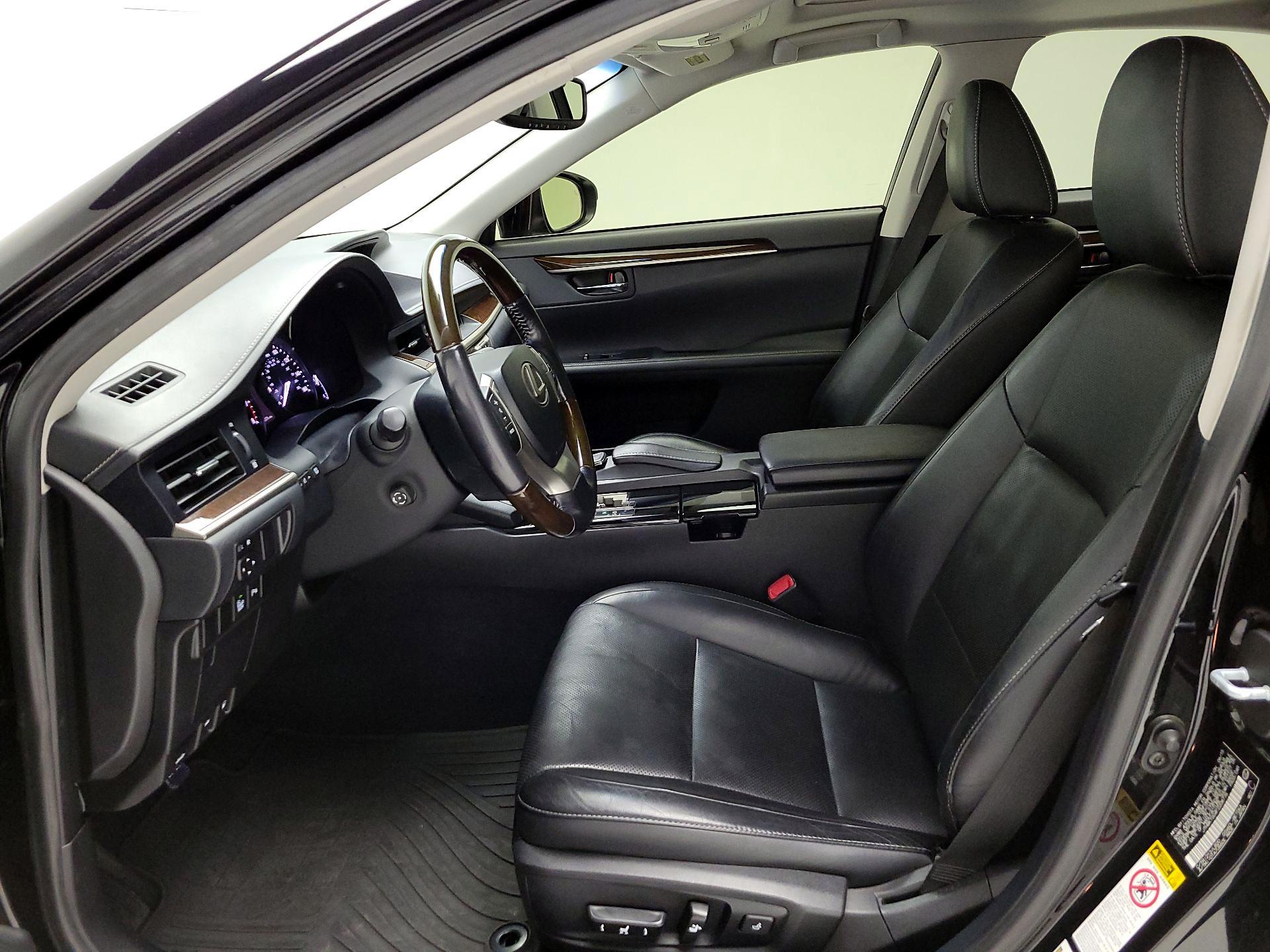 Thumbnail: 2015 Lexus ES - 11