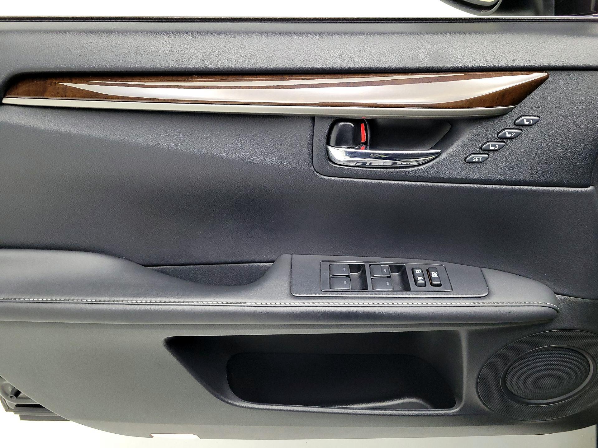 Thumbnail: 2015 Lexus ES - 12