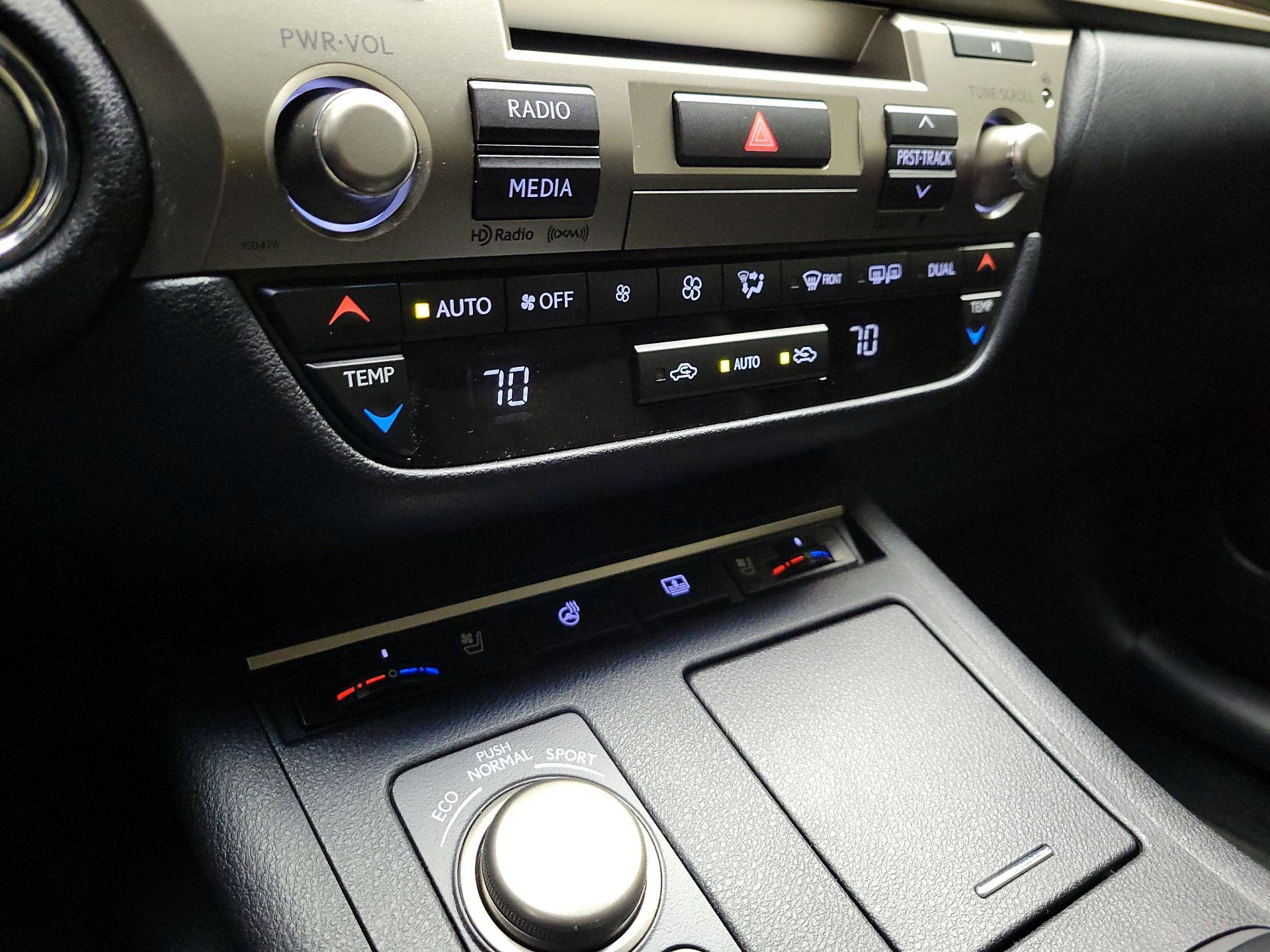 Thumbnail: 2015 Lexus ES - 16