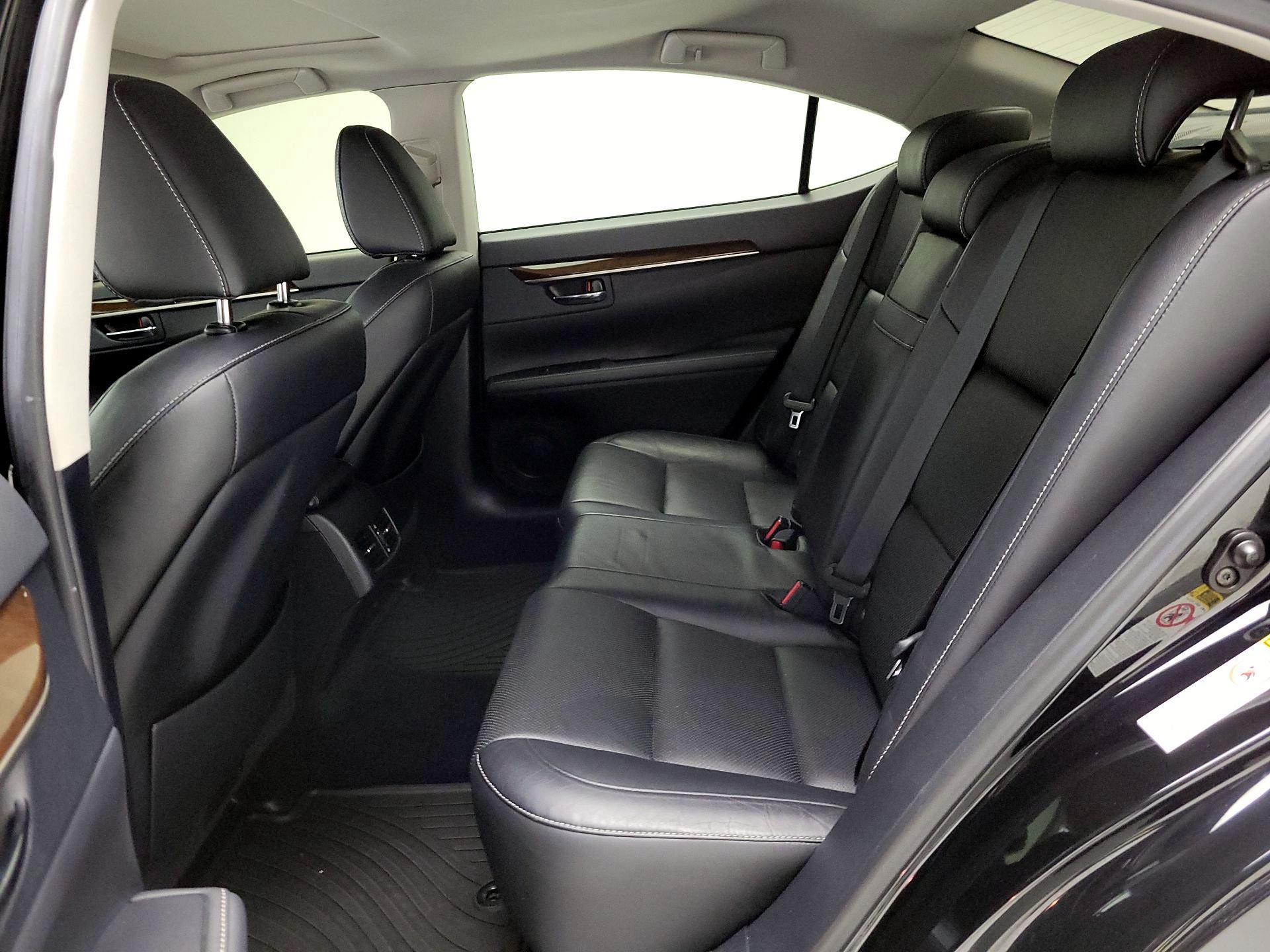 Thumbnail: 2015 Lexus ES - 19