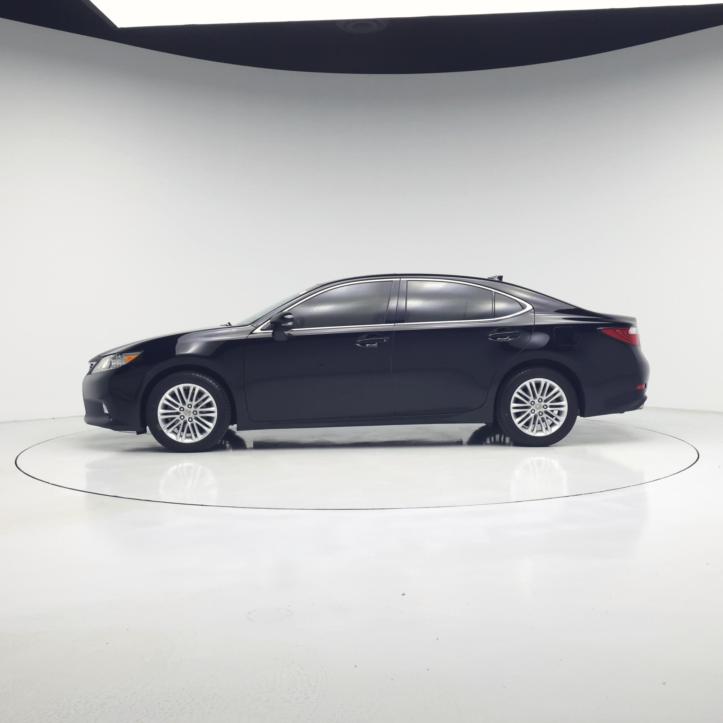 Thumbnail: 2015 Lexus ES - 3