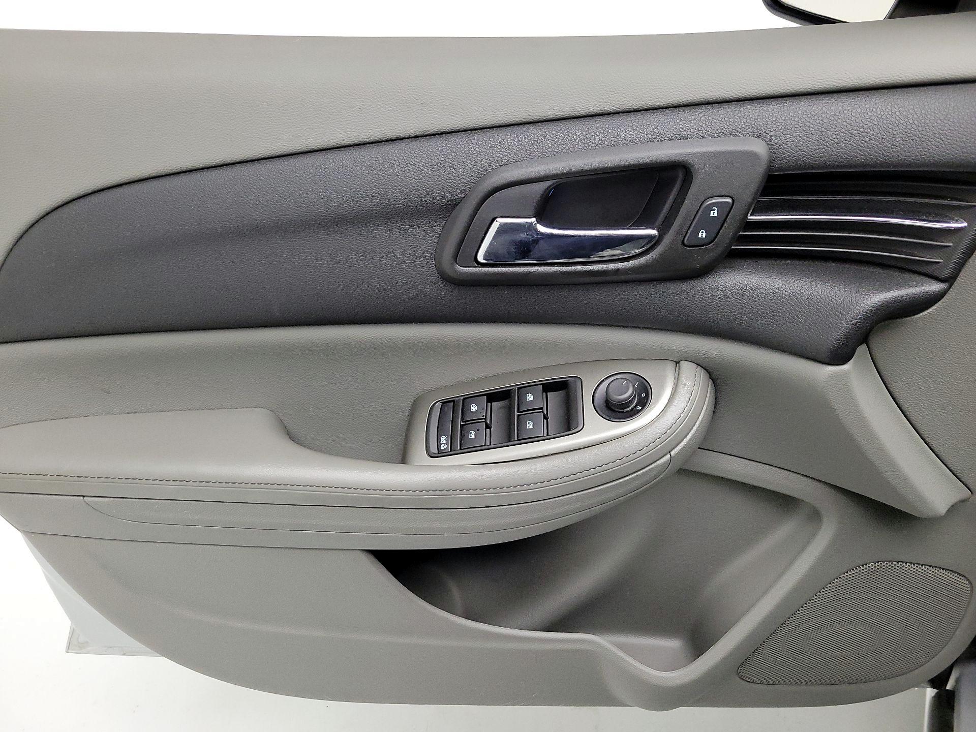 Thumbnail: 2014 Chevrolet Malibu - 12