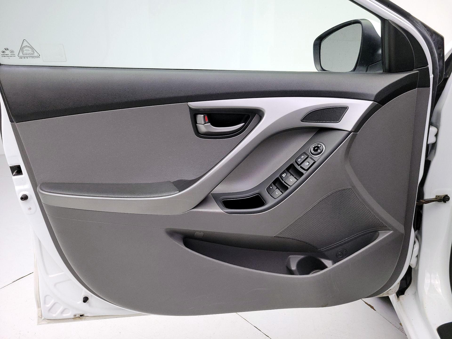 Thumbnail: 2016 Hyundai Elantra - 12