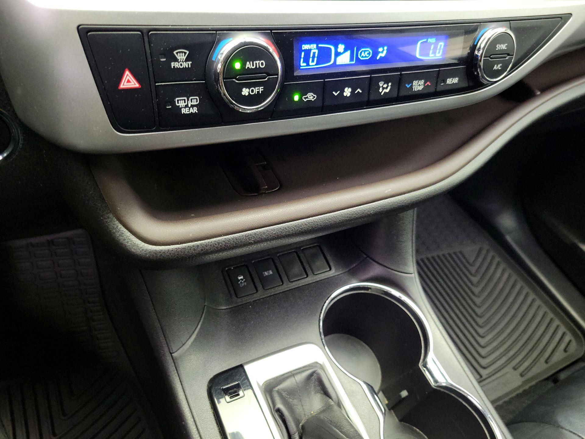 Thumbnail: 2018 Toyota Highlander - 17
