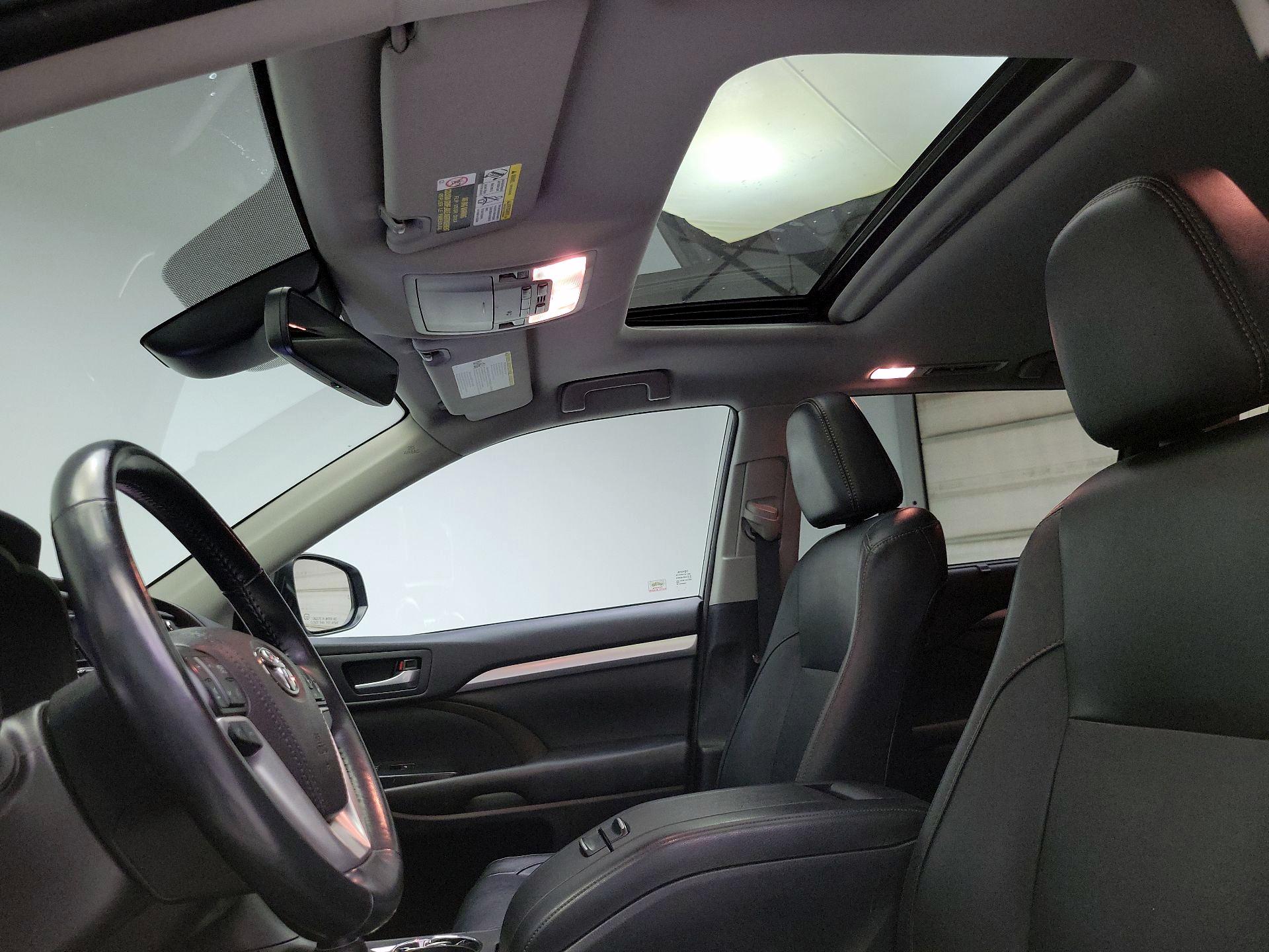 Thumbnail: 2018 Toyota Highlander - 20