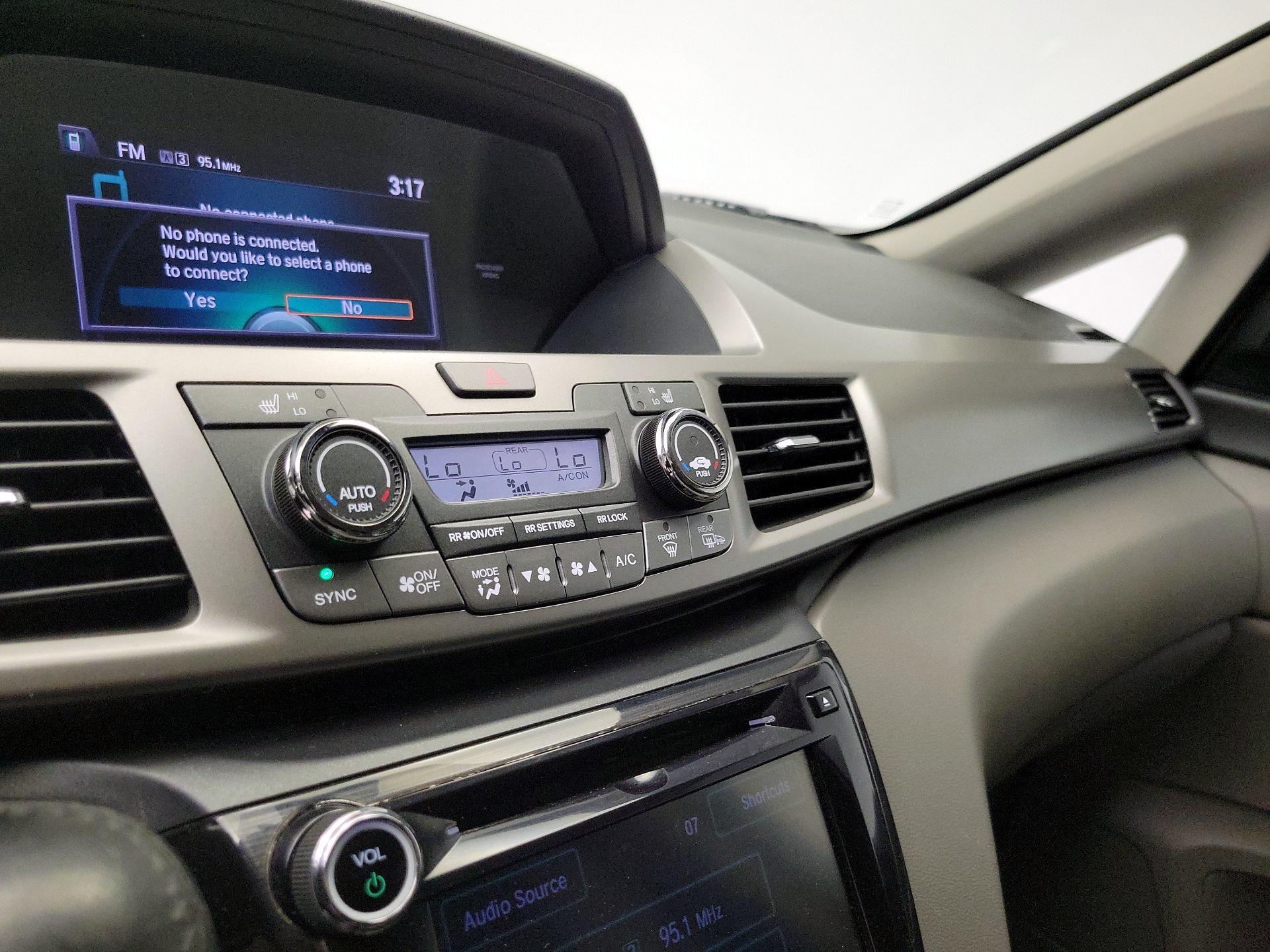 Thumbnail: 2016 Honda Odyssey - 17