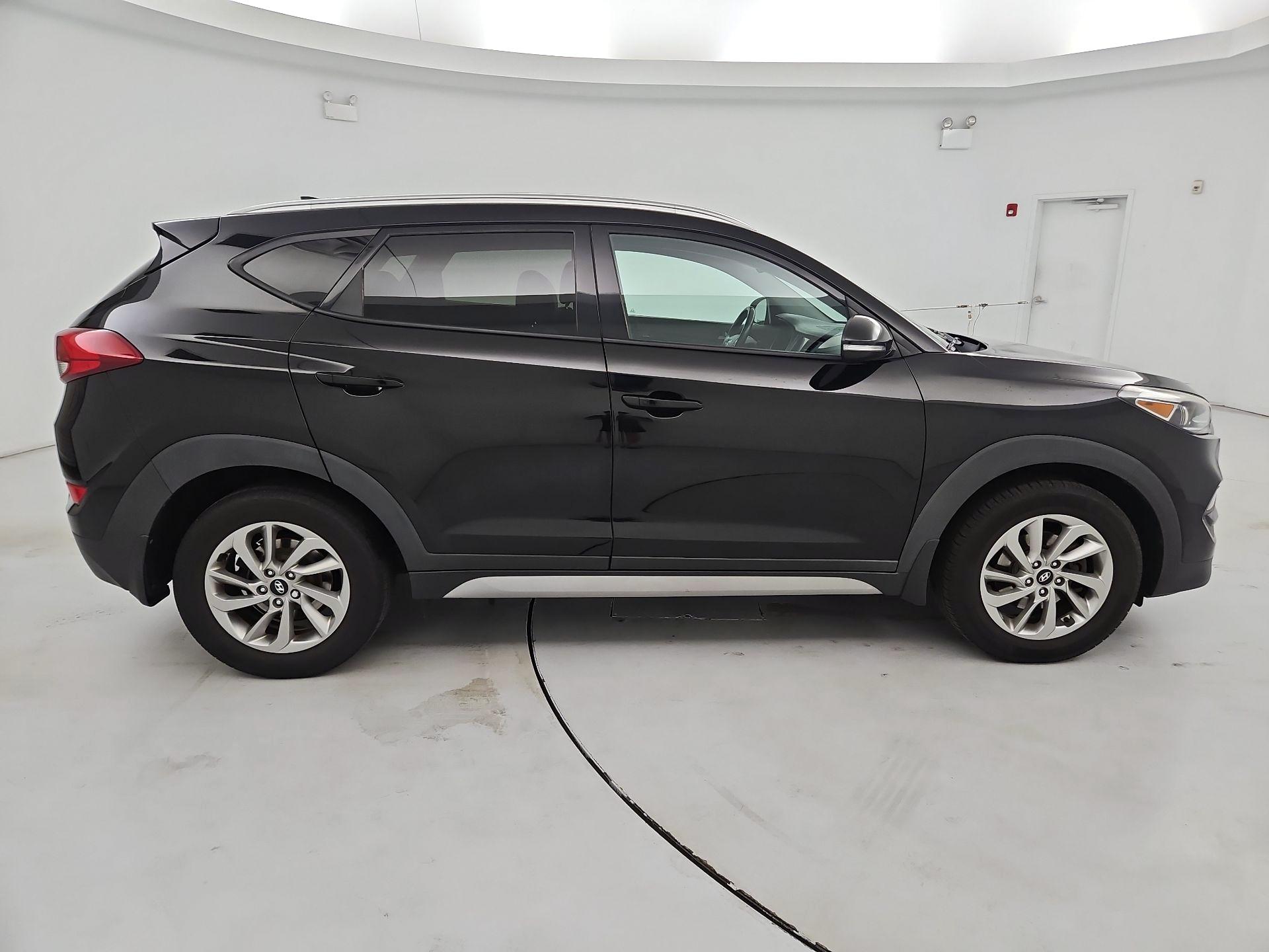 Thumbnail: 2017 Hyundai Tucson - 4