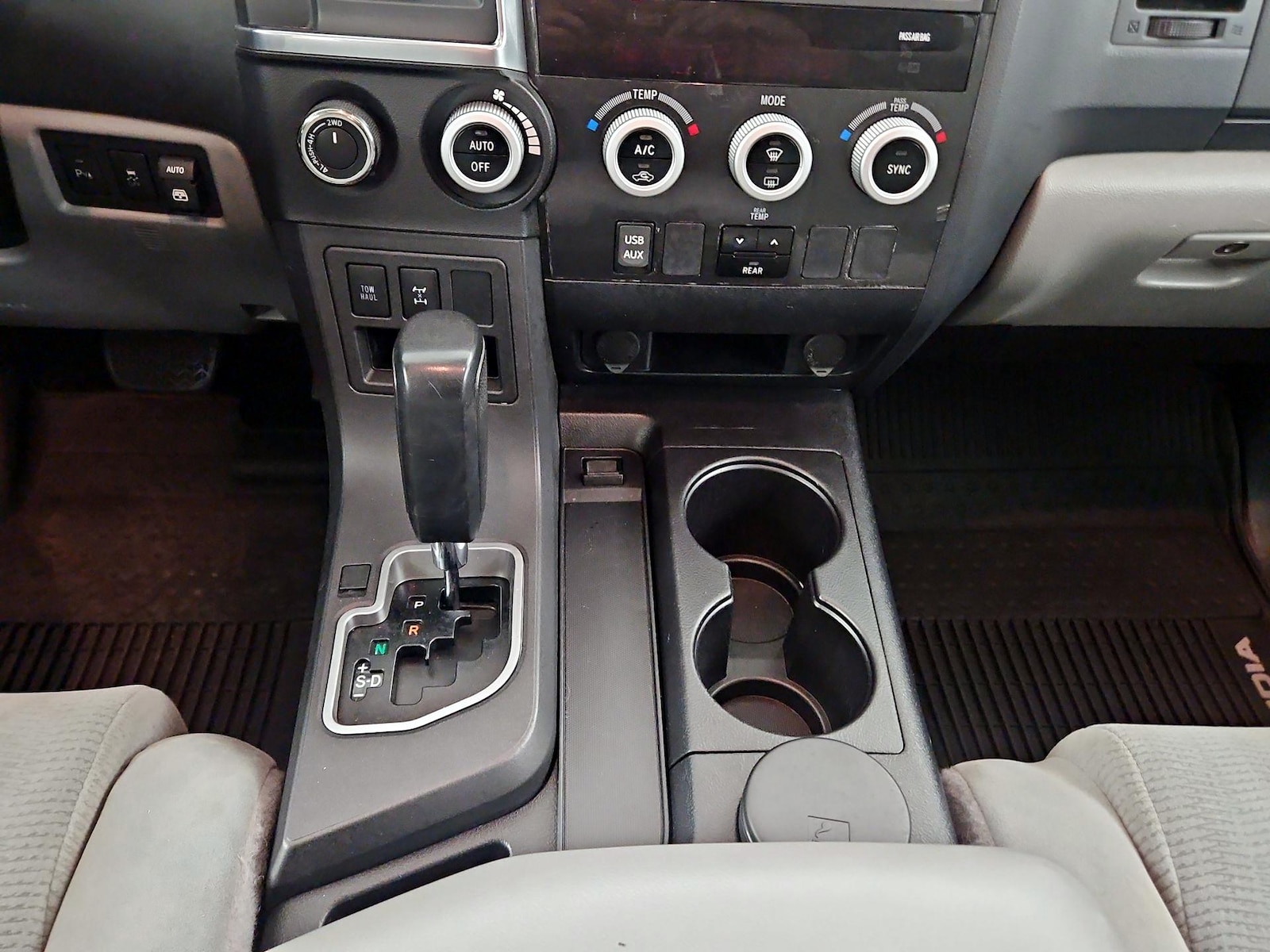 2018 Toyota Sequoia SR5 - Photo 16