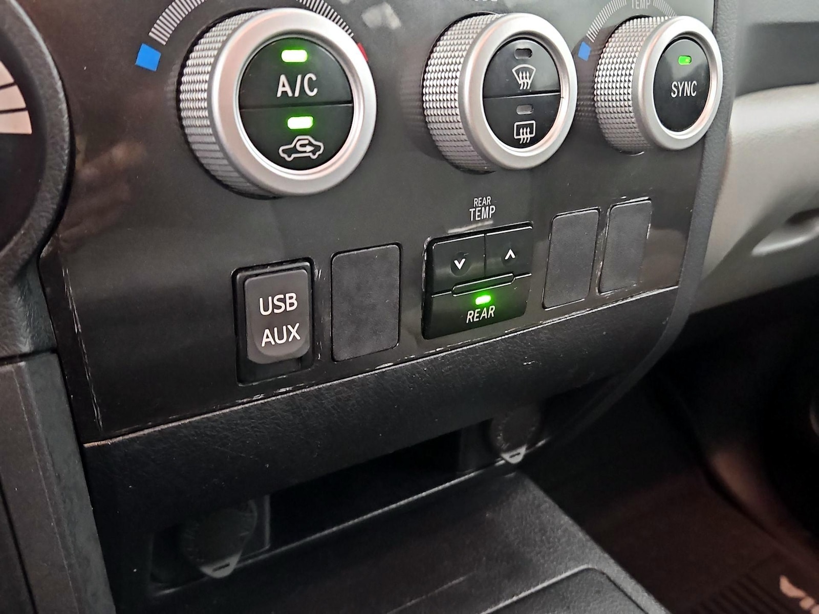2018 Toyota Sequoia SR5 - Photo 17