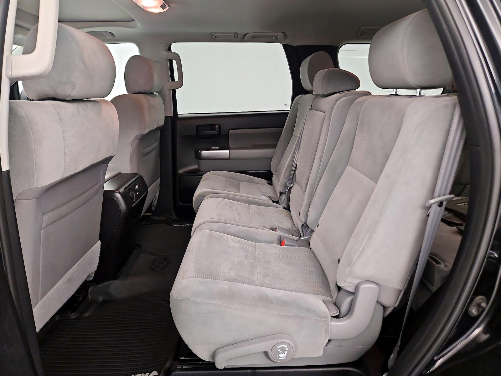 2018 Toyota Sequoia SR5 - Photo 19