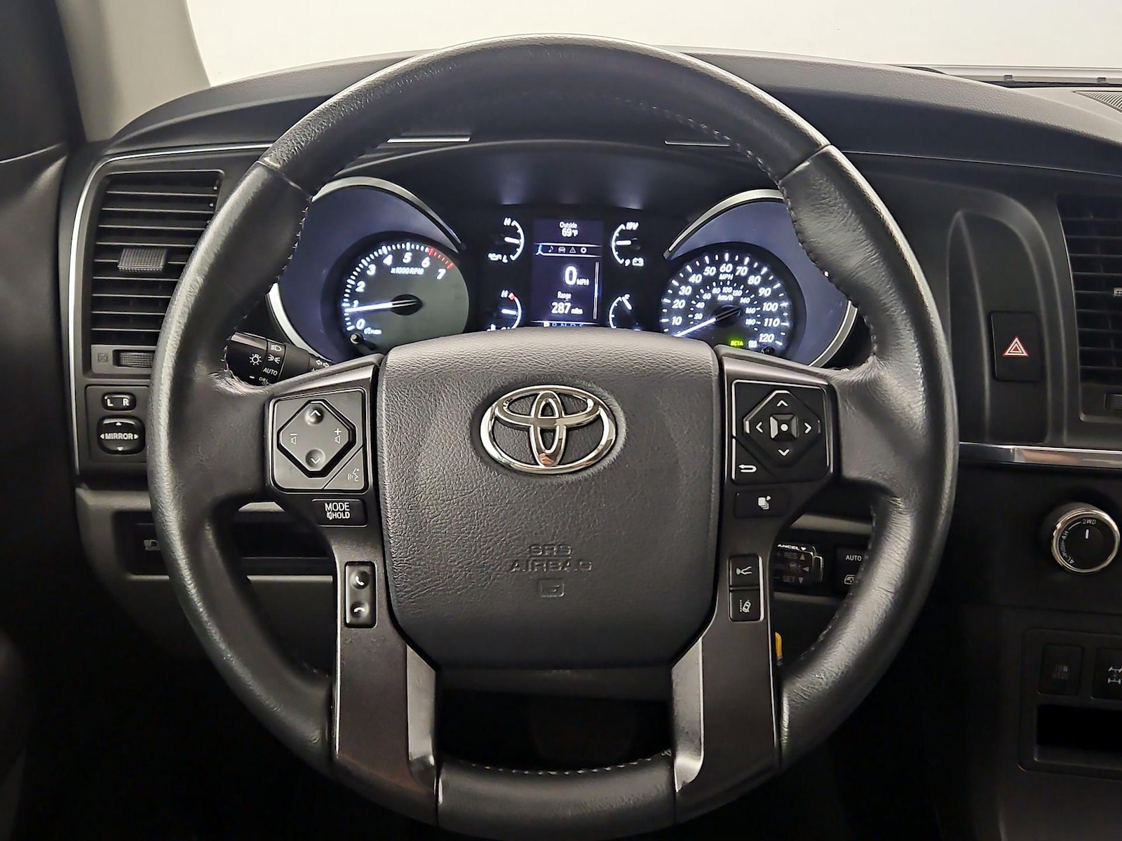 2018 Toyota Sequoia SR5 - Photo 9