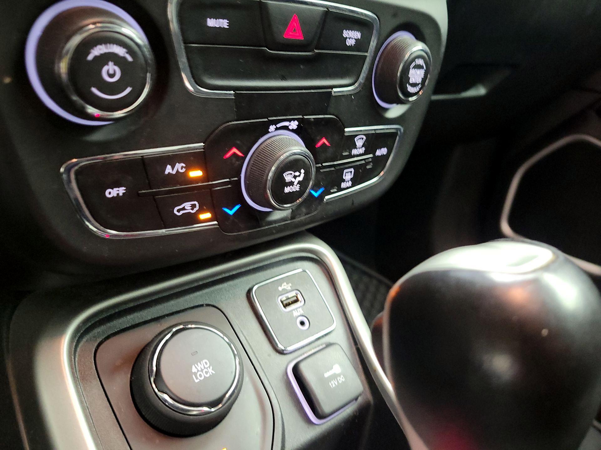 Thumbnail: 2018 Jeep Compass - 14