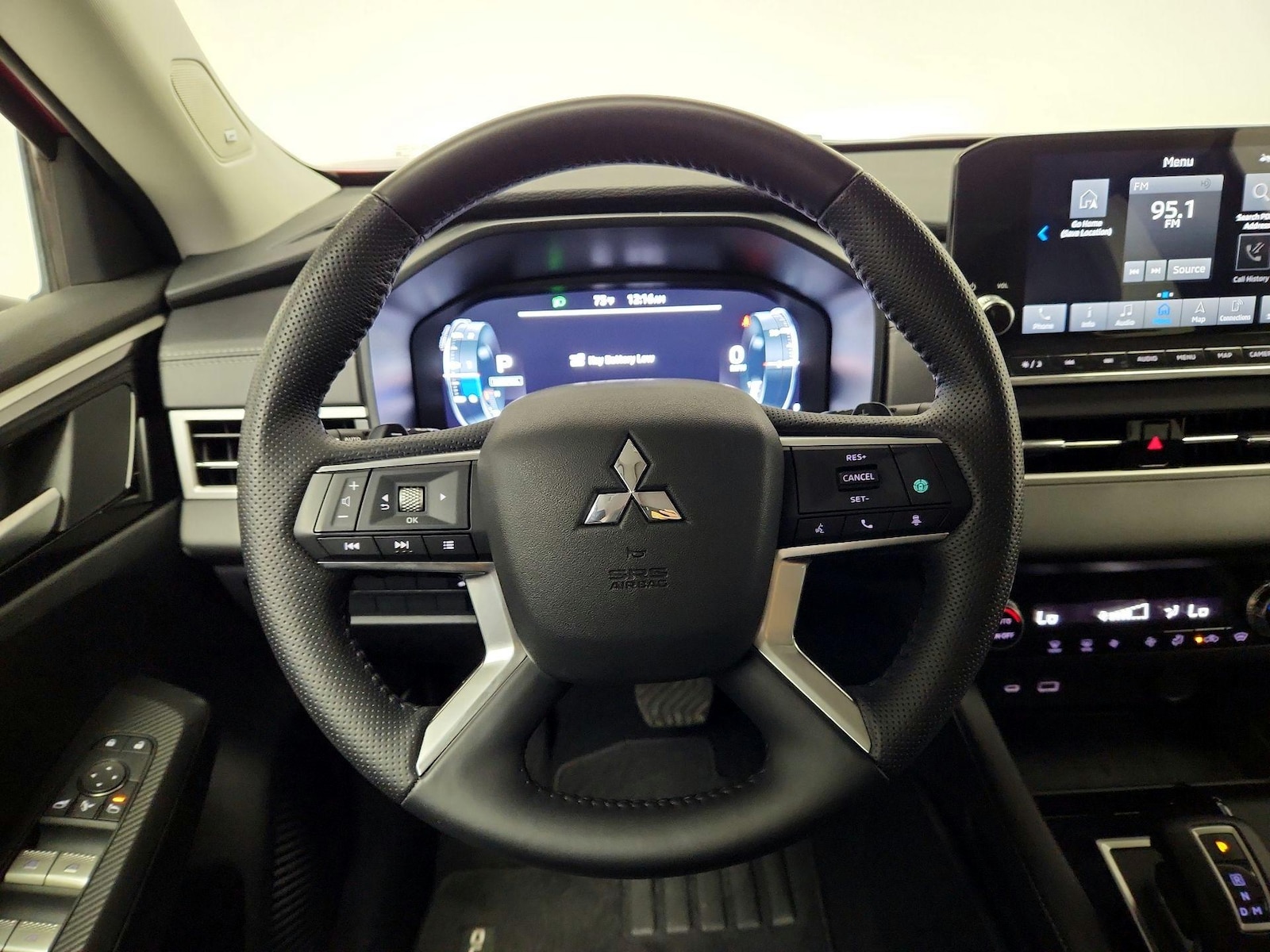 2024 Mitsubishi Outlander SE - Photo 11