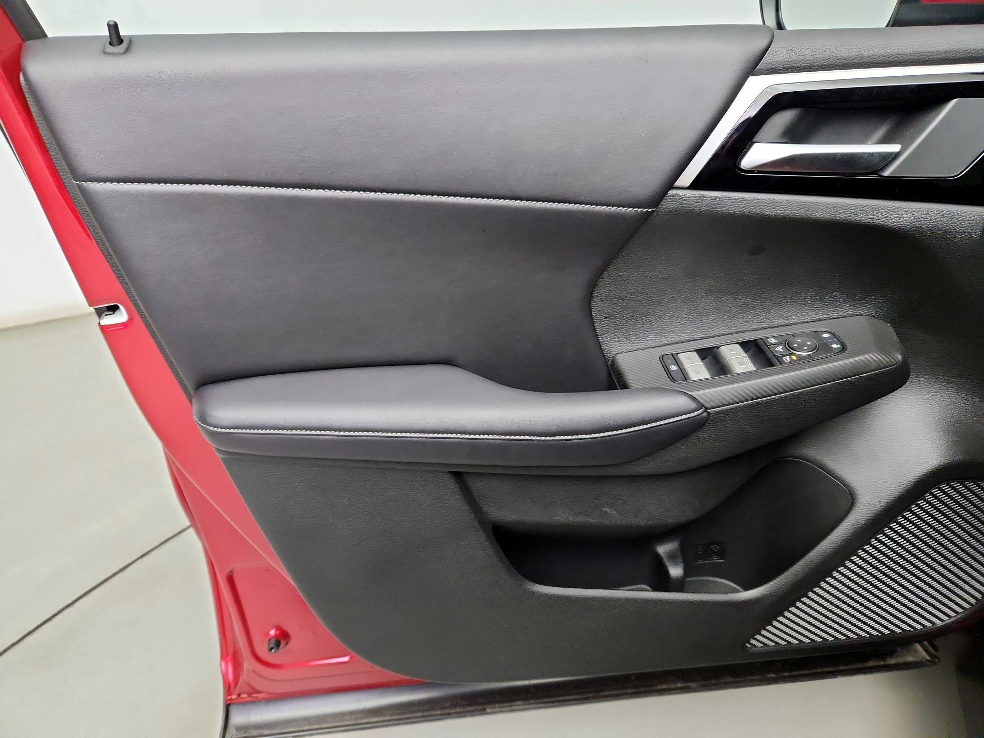 Thumbnail: 2024 Mitsubishi Outlander - 12