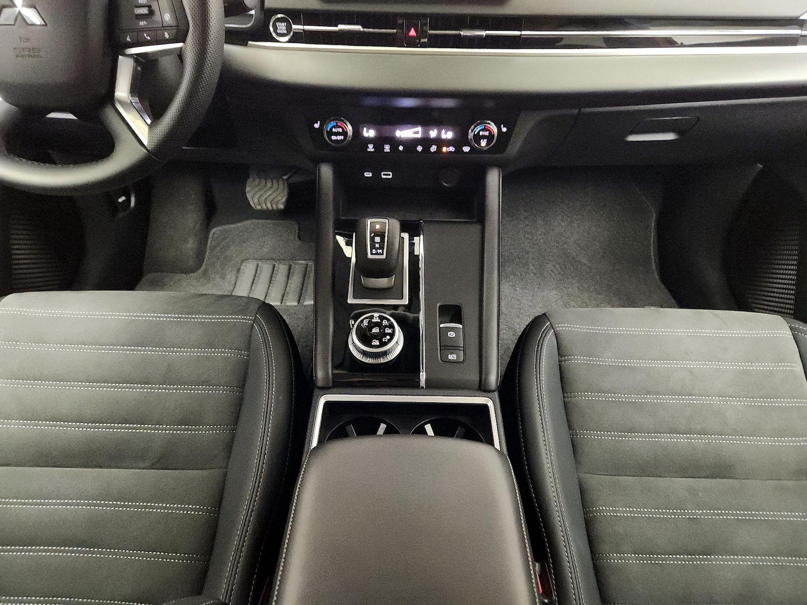 2024 Mitsubishi Outlander SE - Photo 19
