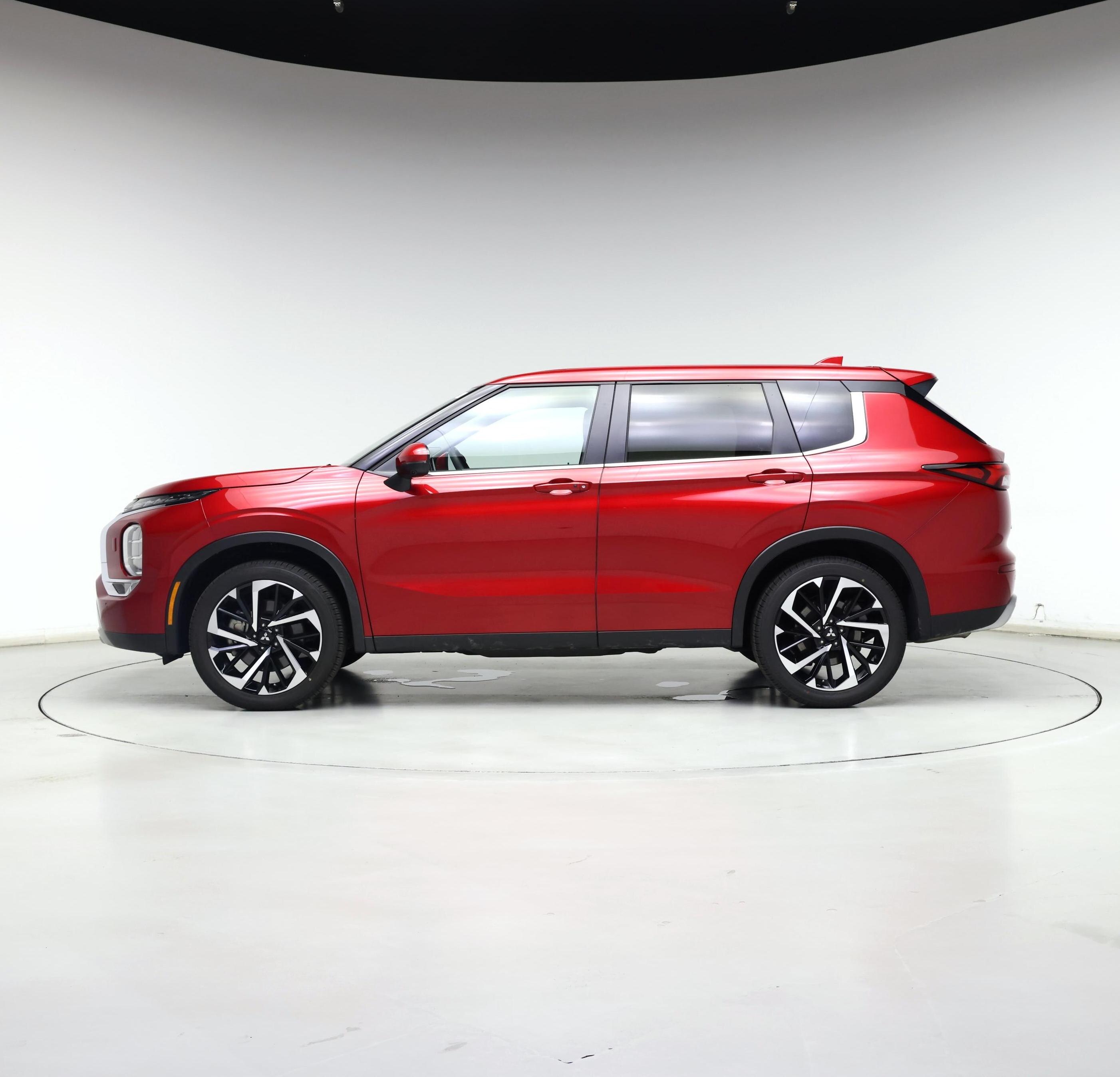 Thumbnail: 2024 Mitsubishi Outlander - 3