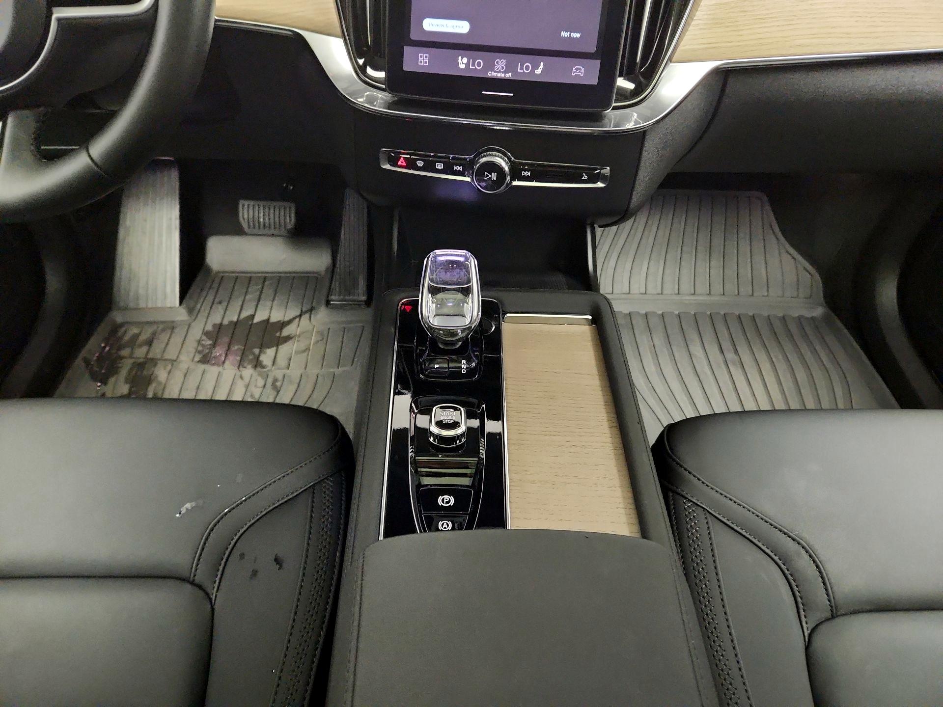 Thumbnail: 2025 Volvo XC90 - 17