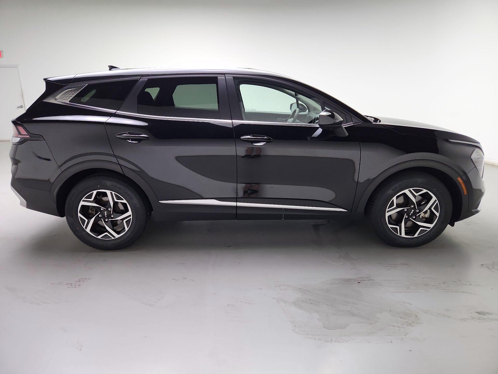 Thumbnail: 2023 Kia Sportage - 4