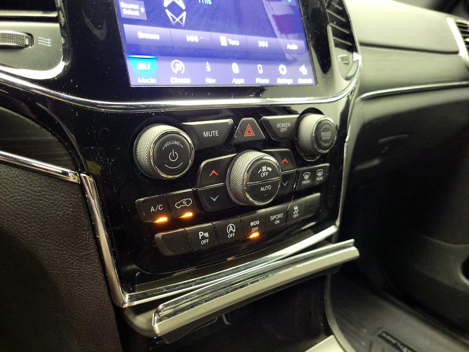 Thumbnail: 2020 Jeep Grand Cherokee - 17