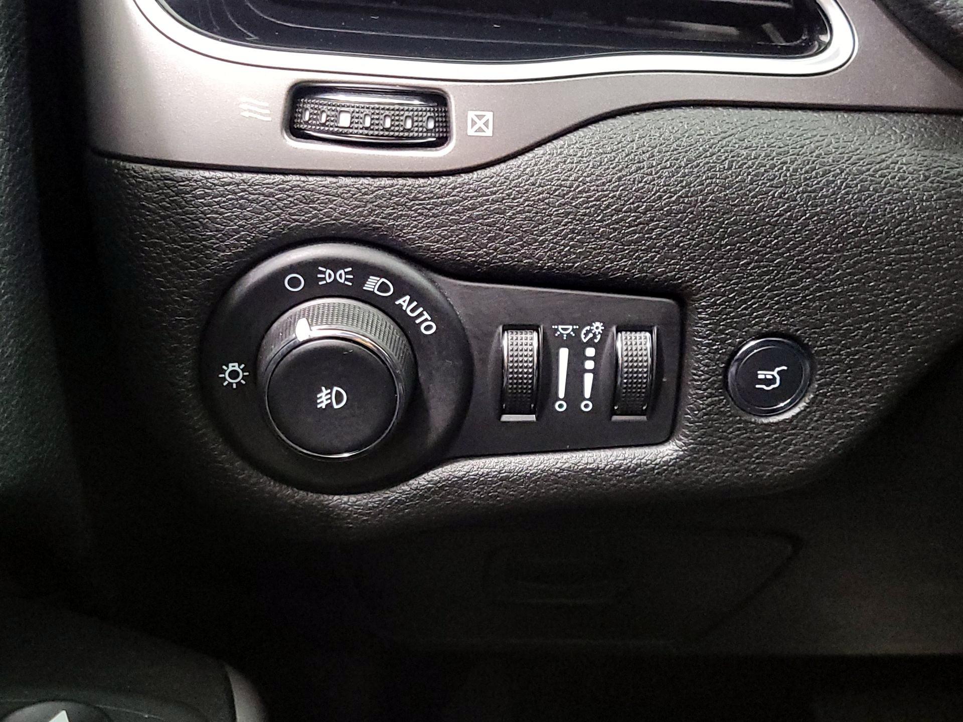 Thumbnail: 2022 Jeep Cherokee - 13