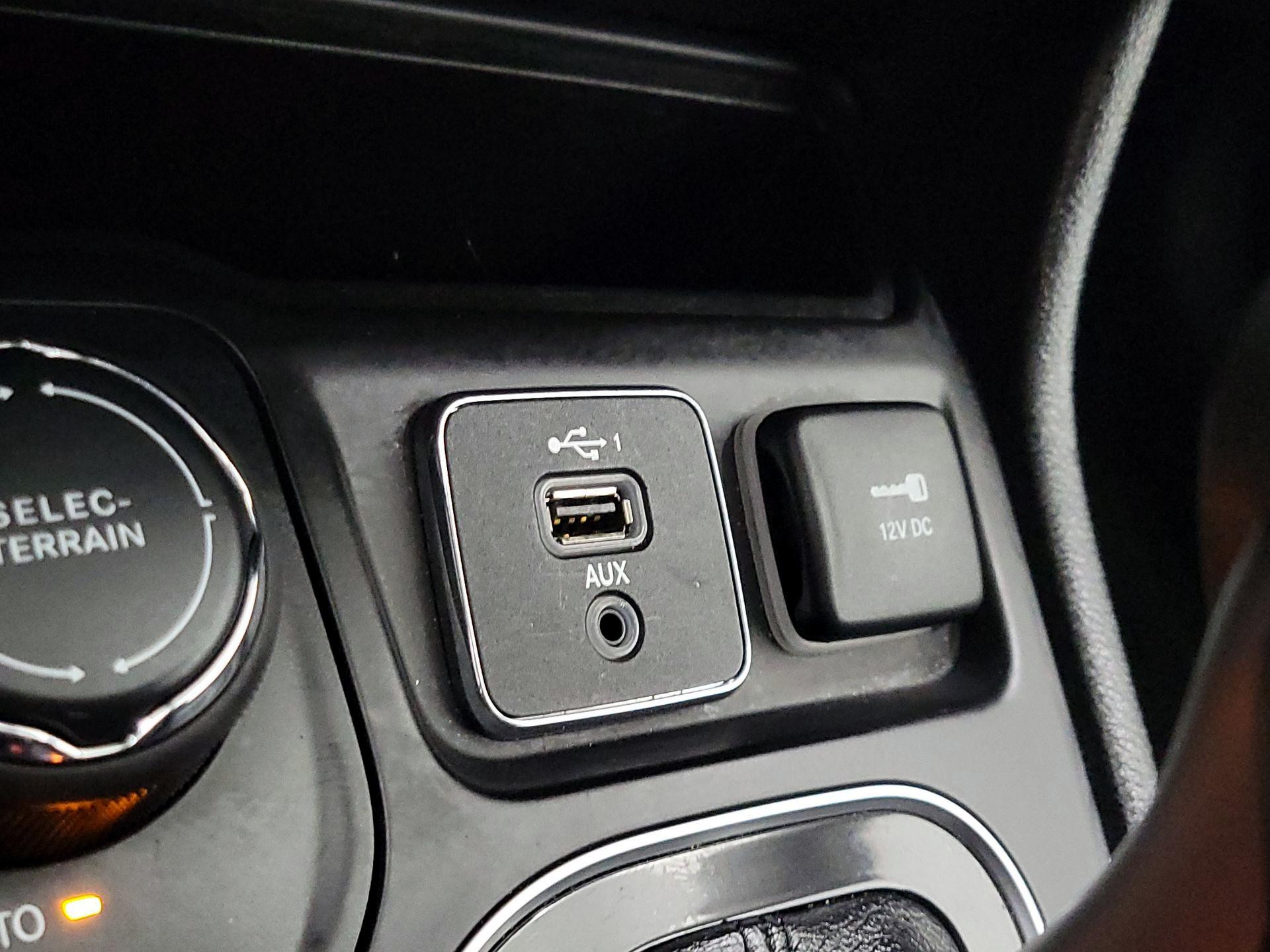 Thumbnail: 2022 Jeep Cherokee - 18