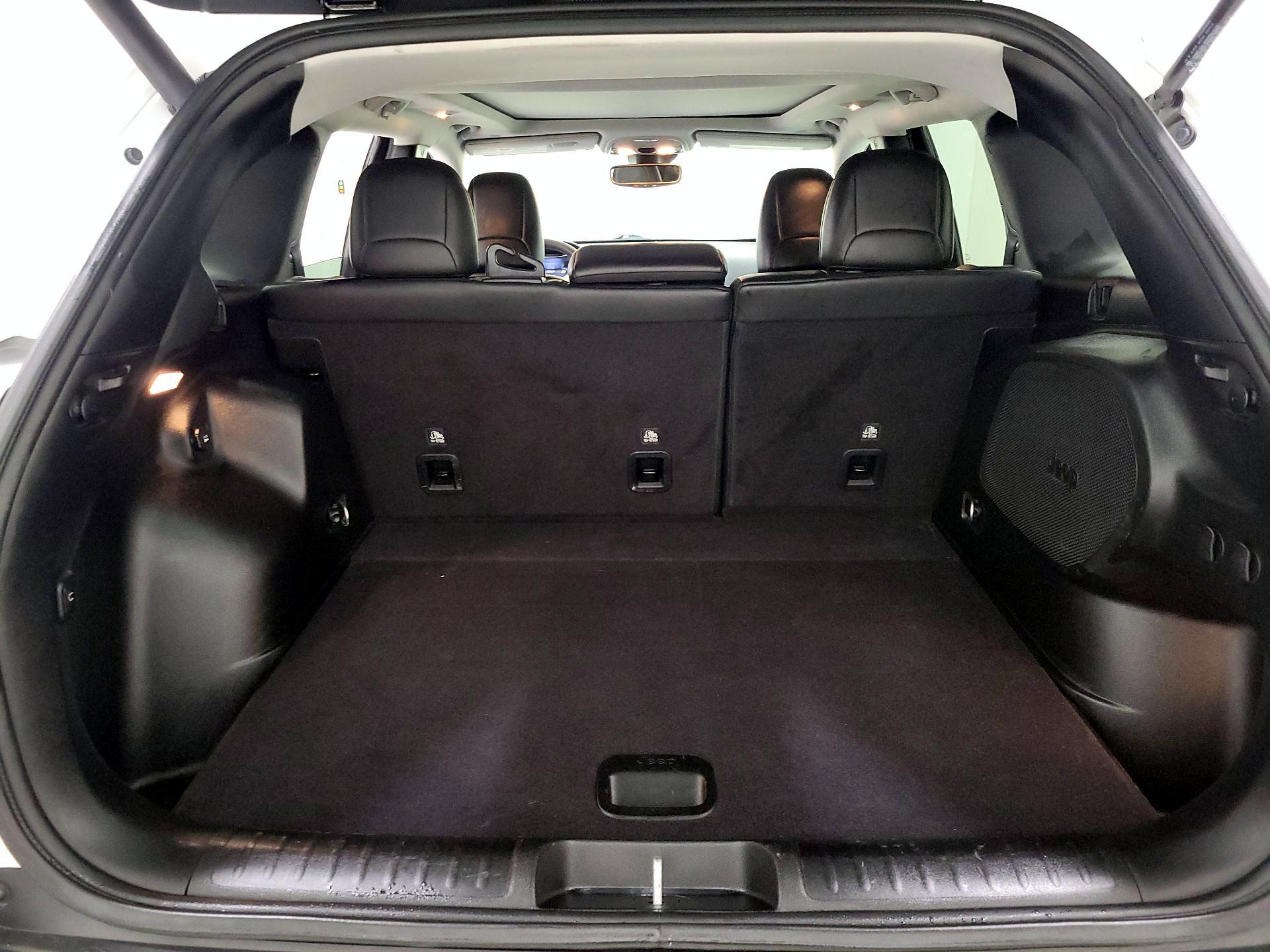 Thumbnail: 2022 Jeep Cherokee - 20