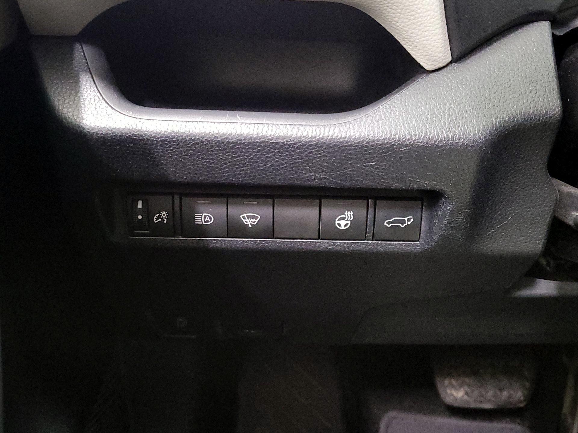 Thumbnail: 2020 Toyota RAV4 - 11