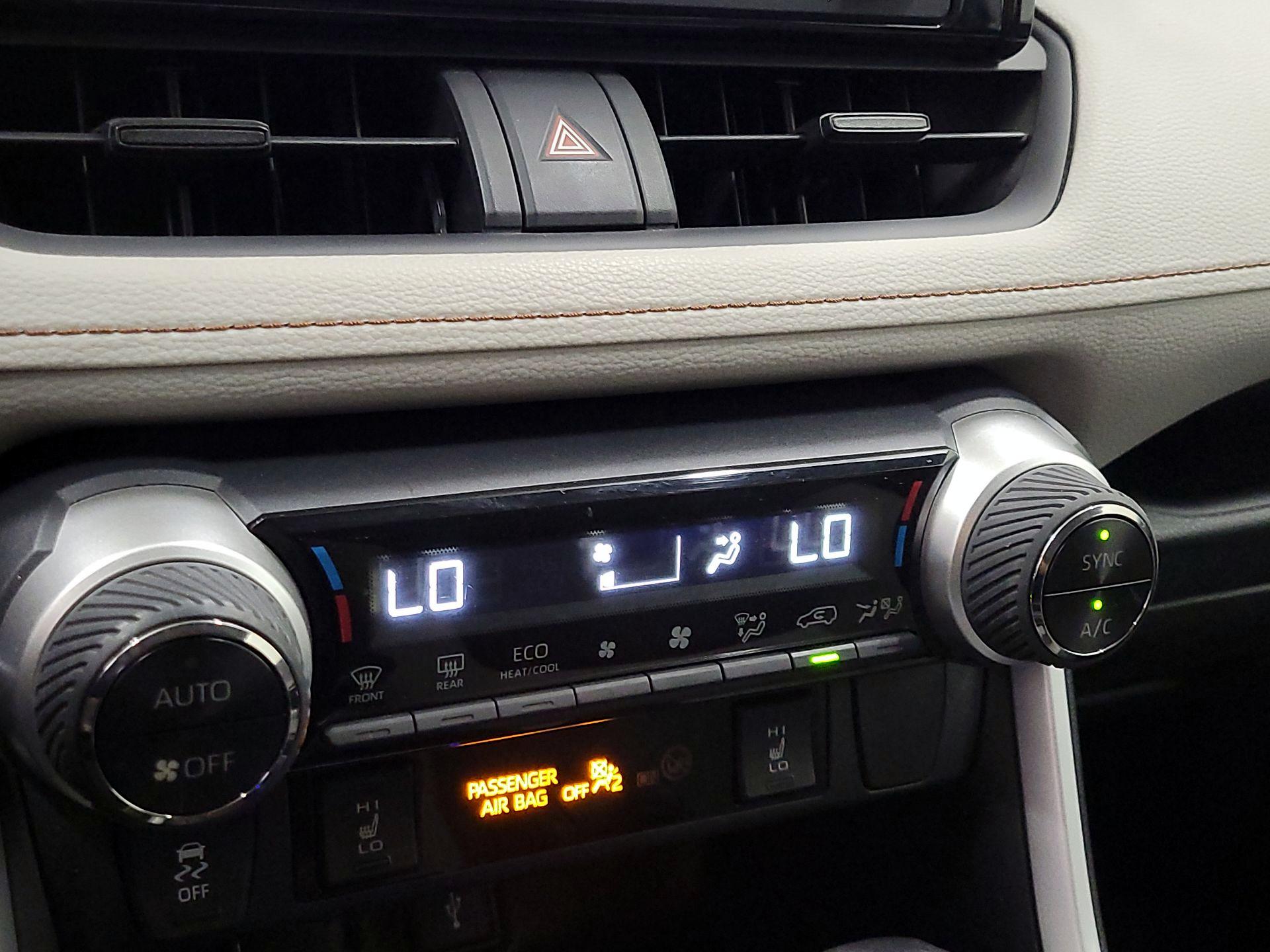 Thumbnail: 2020 Toyota RAV4 - 14