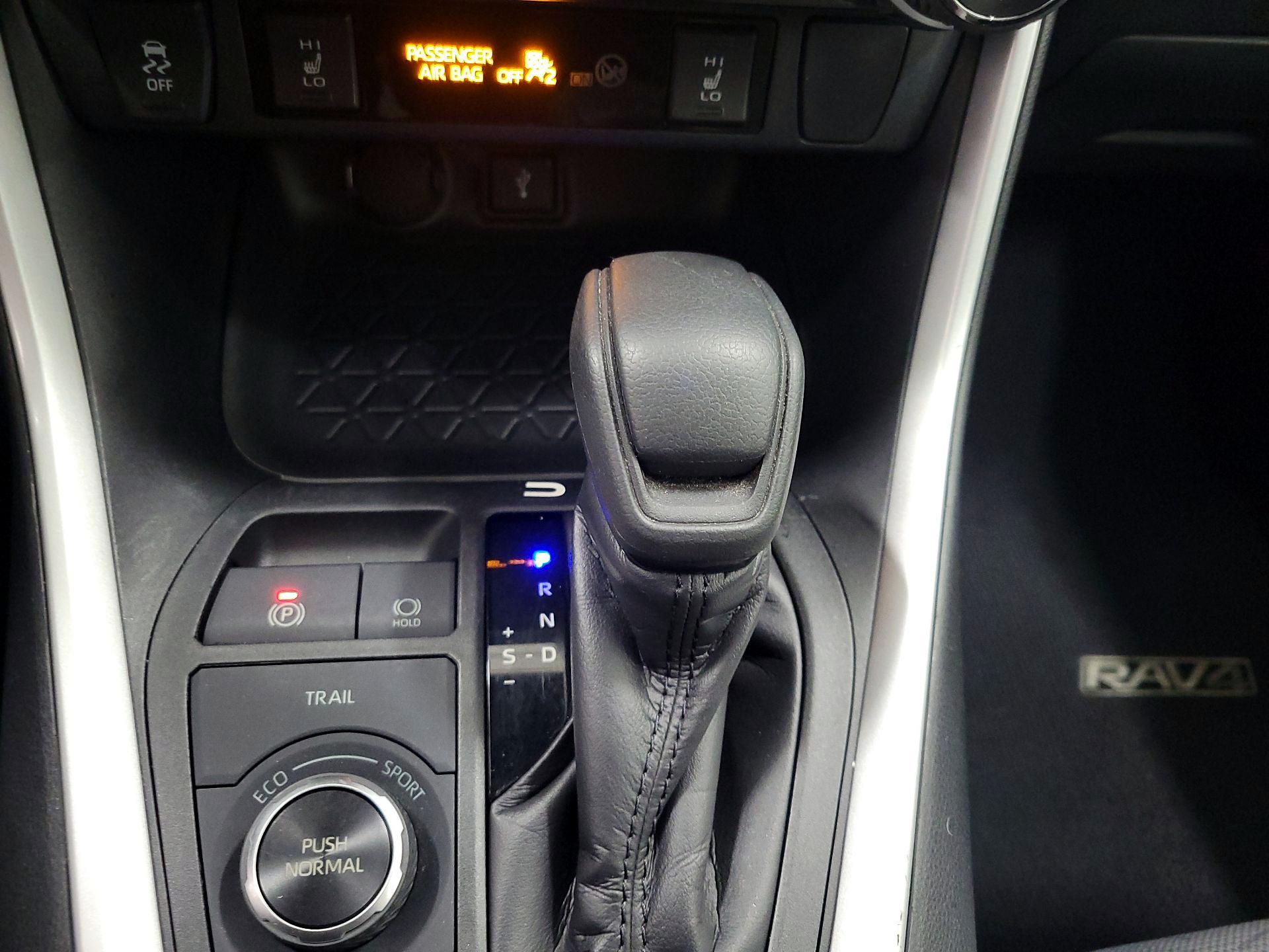 Thumbnail: 2020 Toyota RAV4 - 15